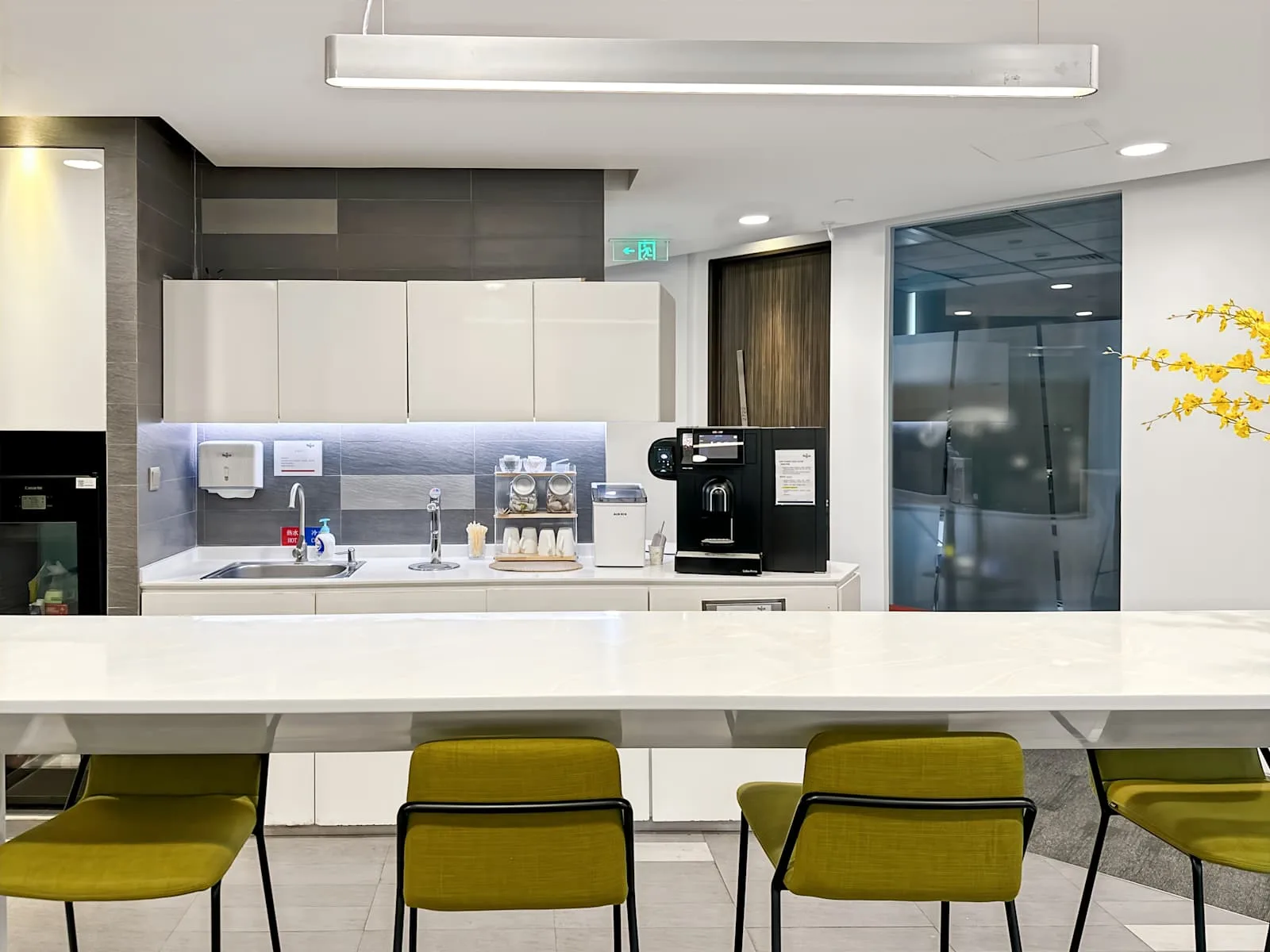 Regus GUANGZHOU, Teem Tower 27/F、厨房、广州市