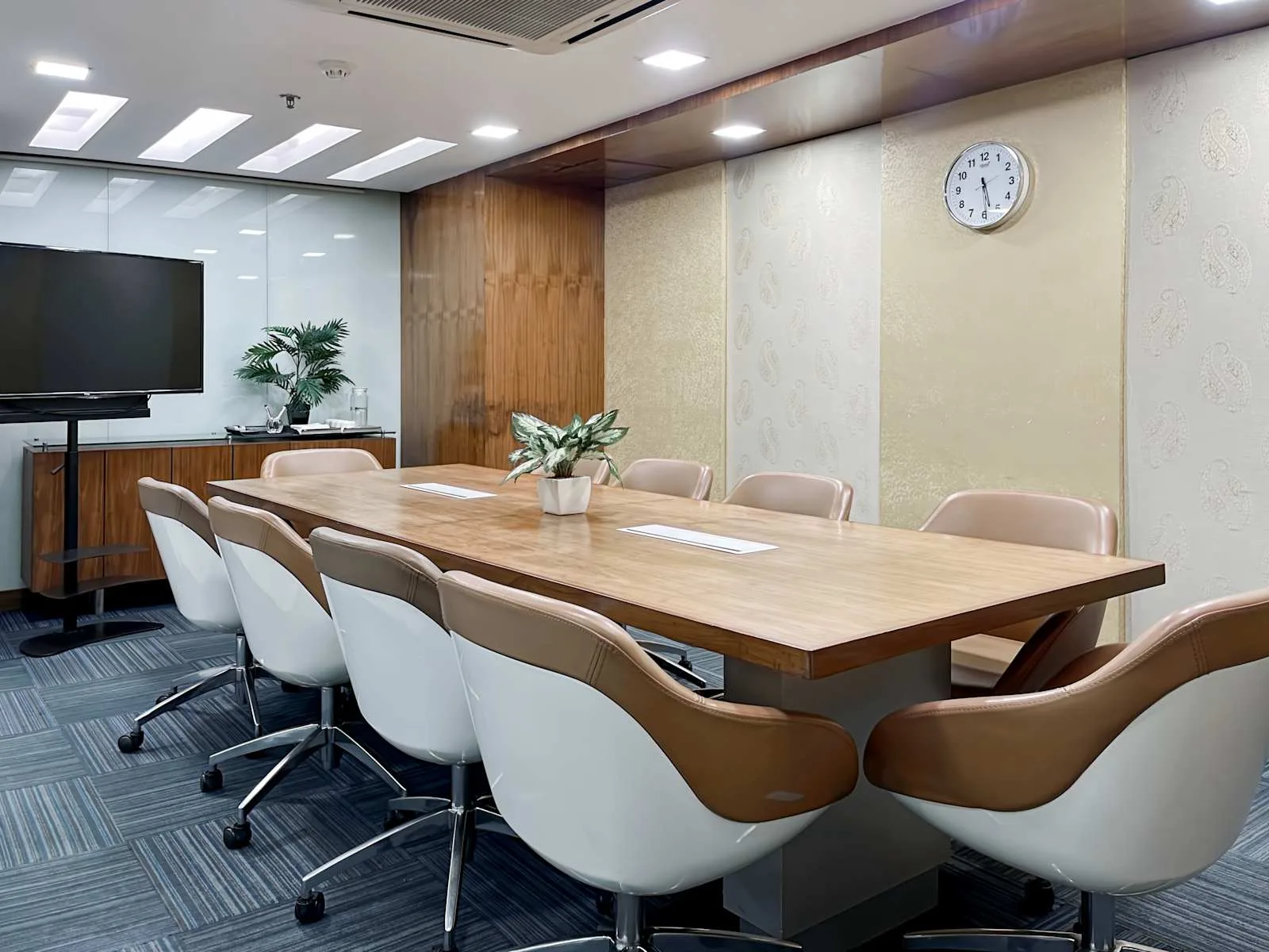 Regus GURGAON, JMD Regent Square, Meeting room for 8 people, Gurugram