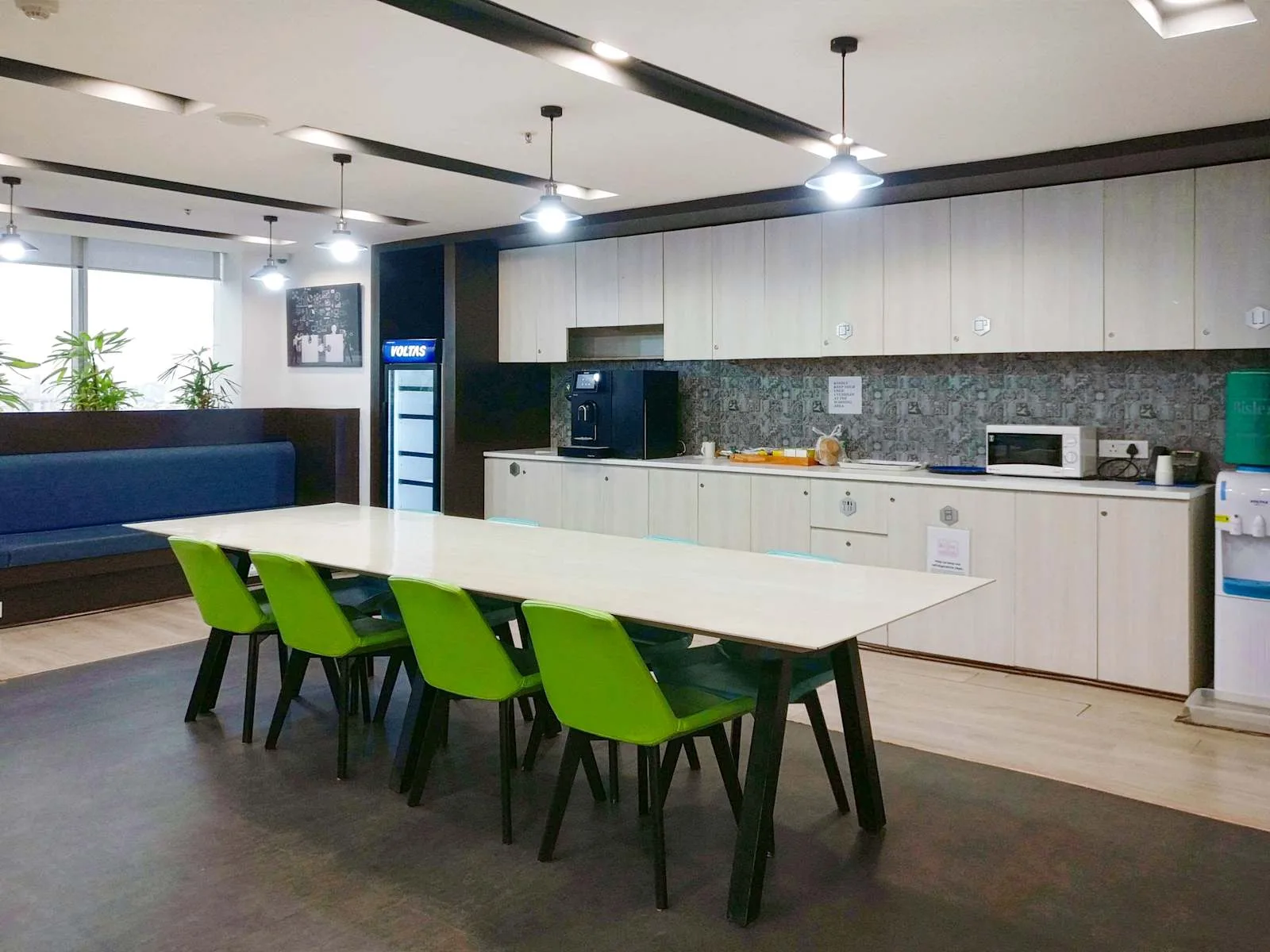 Regus GURUGRAM, Unitech Cyber Park, Cafeteria, Gurugram
