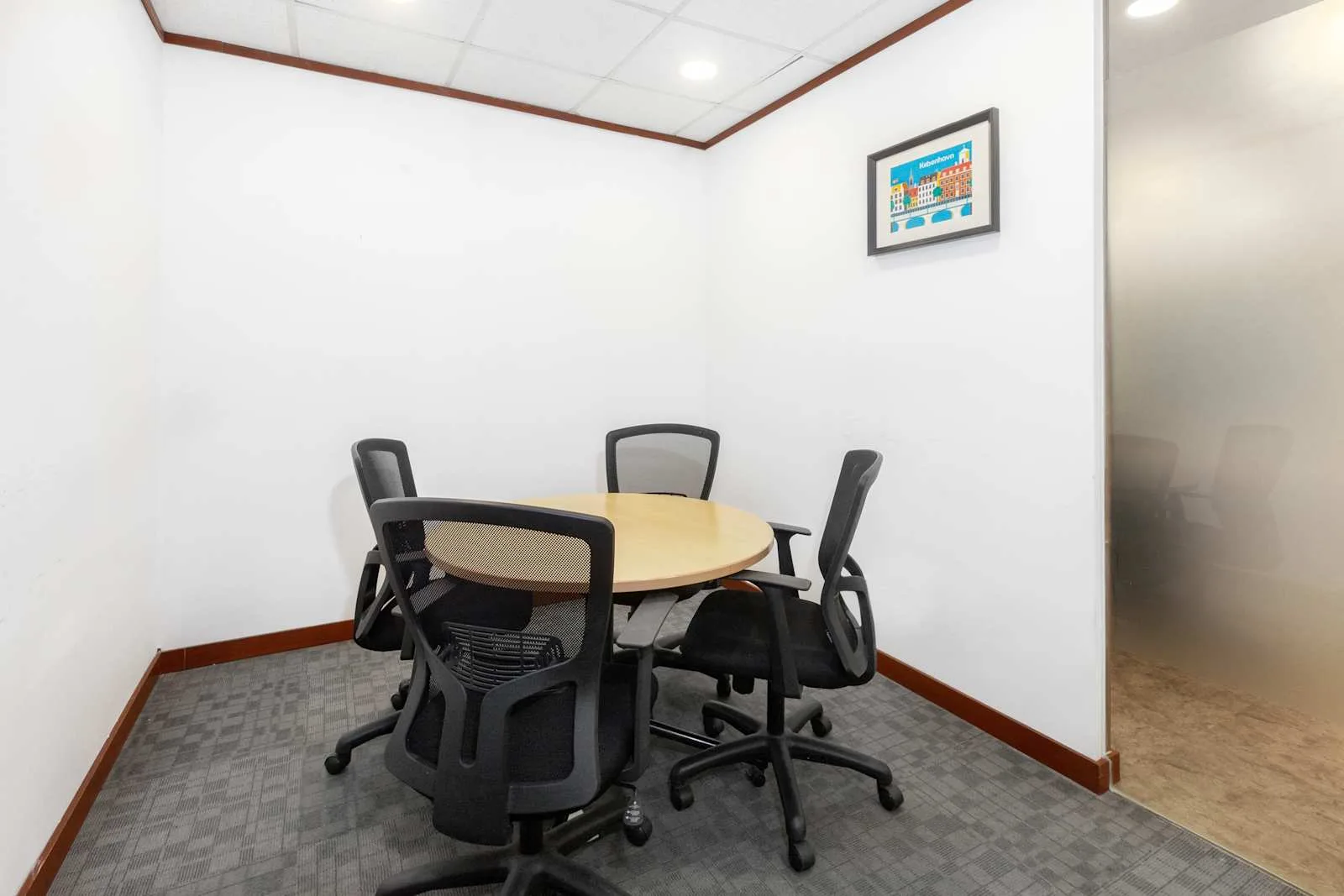 Regus HANOI, Hanoi Tower, Phòng họp cho 4 người, Hà Nội