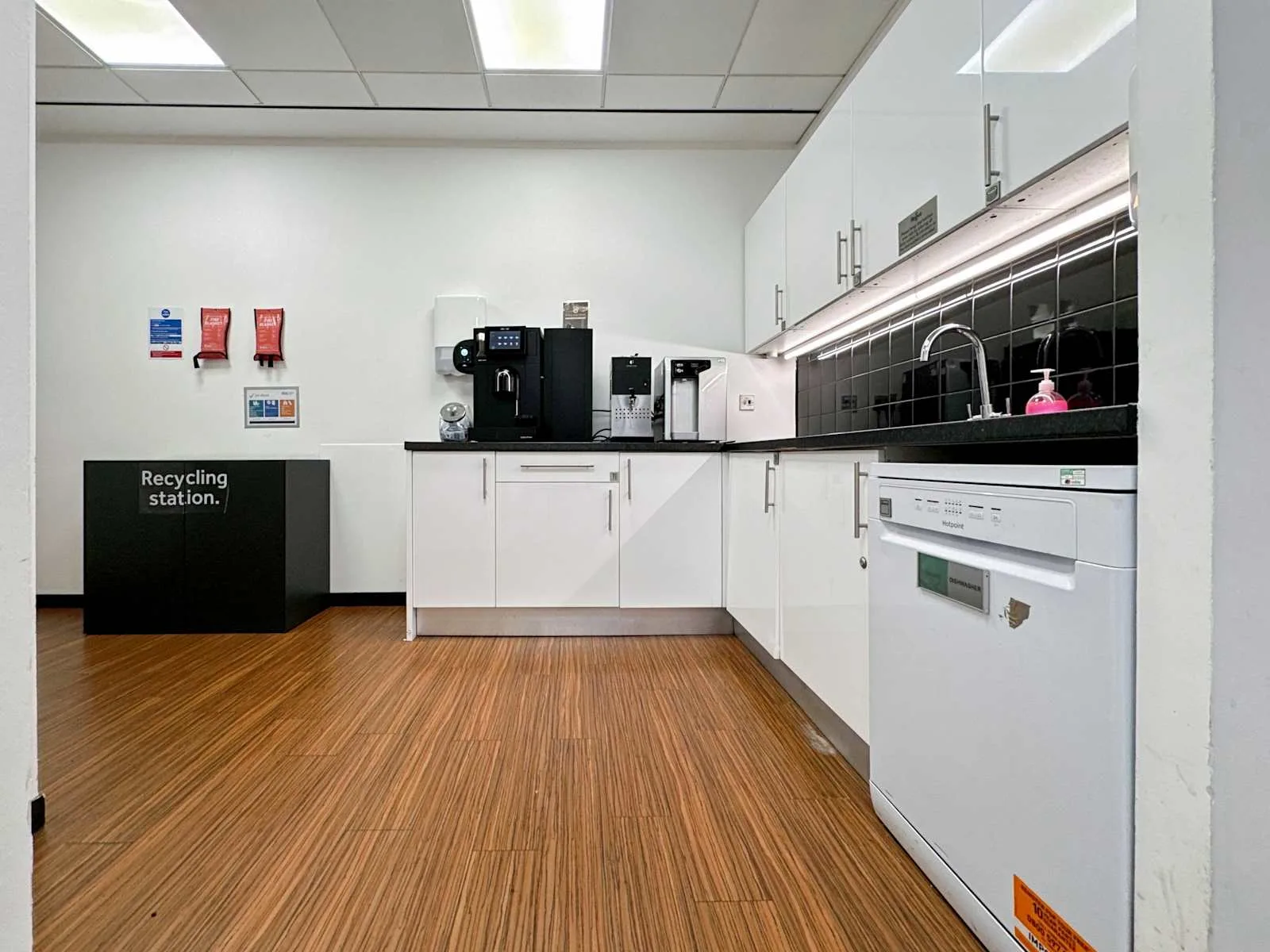 Regus HEATHROW, Bath Road, Cuisine, Hayes