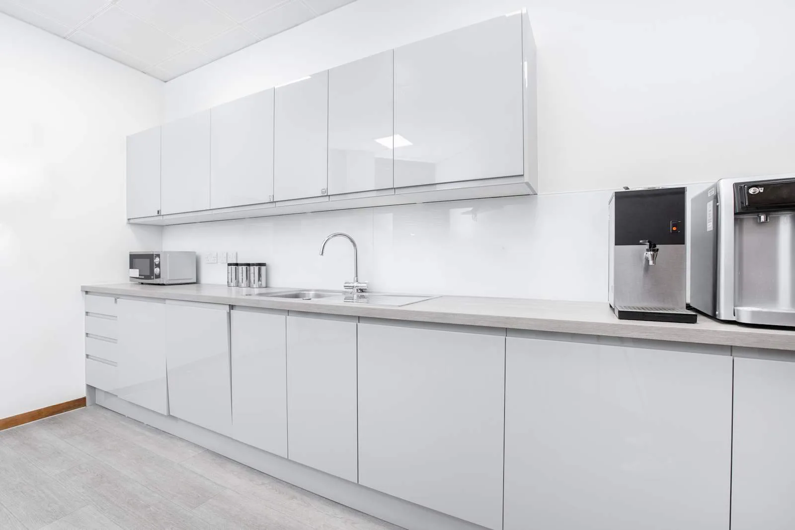 Regus HEATHROW, Stockley Park, The Square, Kitchen, Uxbridge
