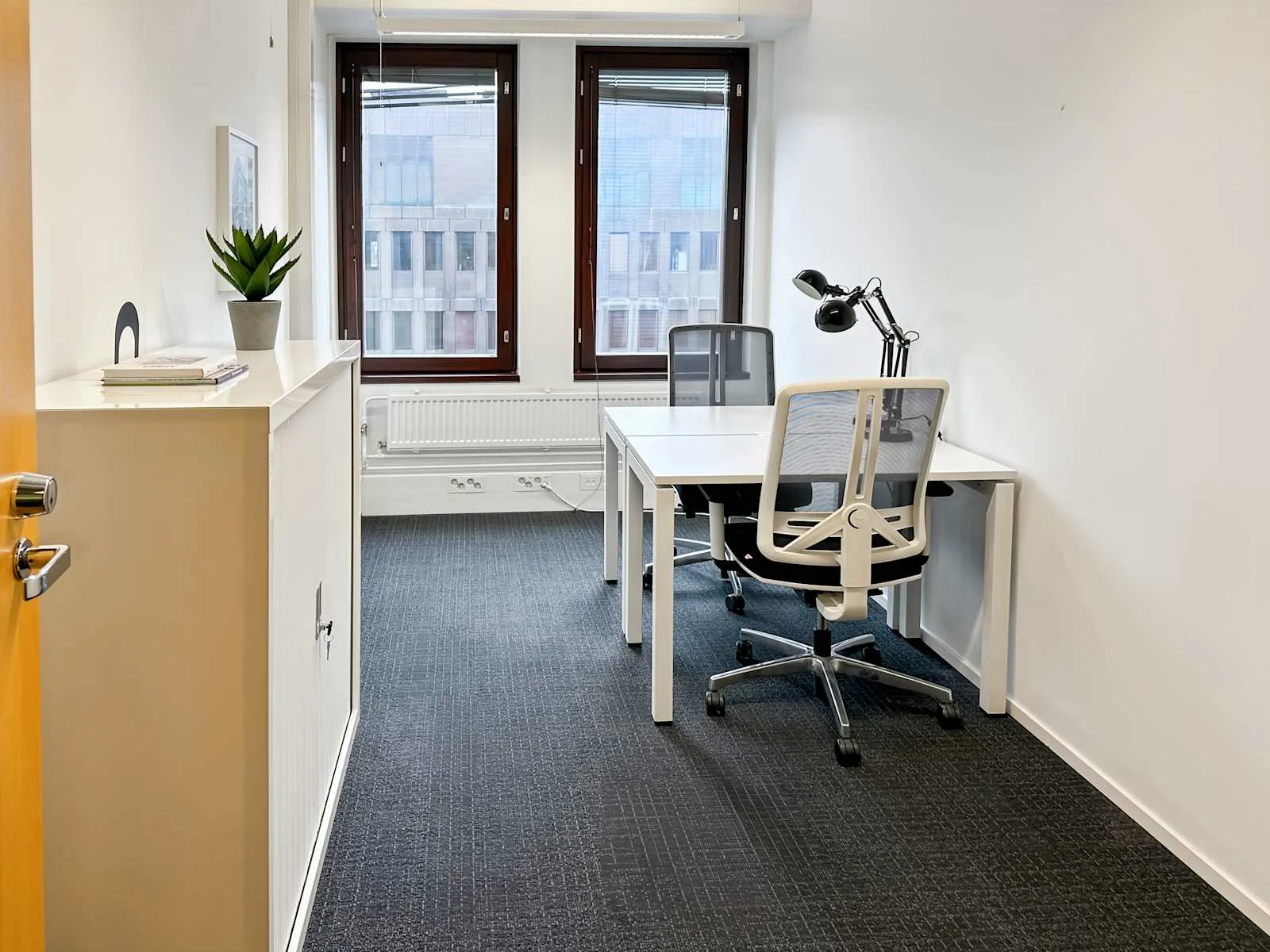 Regus HELSINKI, Graniittitalo, Oma toimisto 2 työpisteelle, Helsinki