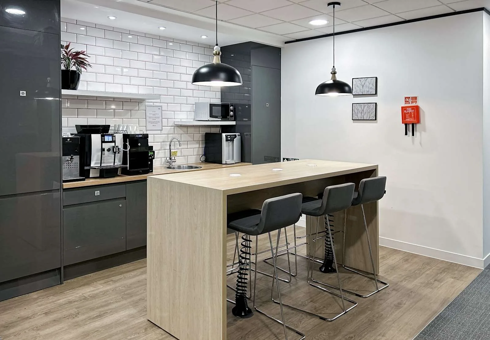 Regus HIGH WYCOMBE, Stokenchurch Business Park, Cuisine, Chinnor