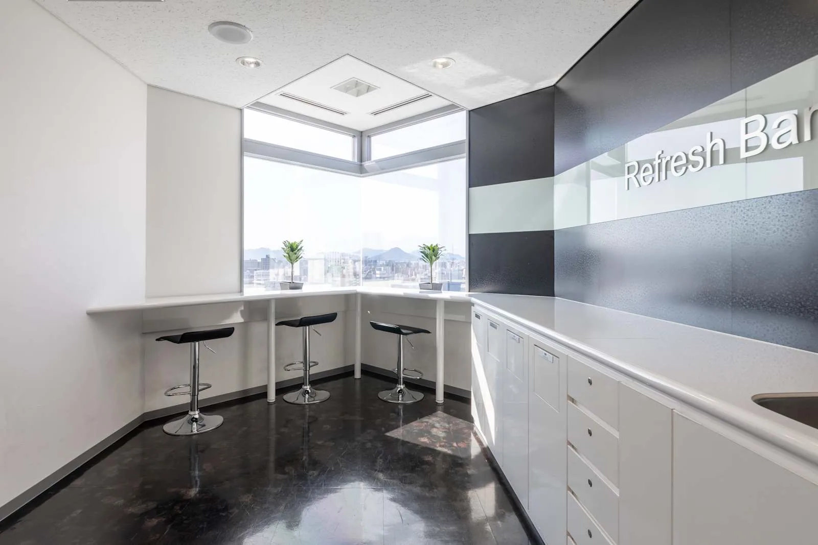 Regus HIROSHIMA, Hiroshima High、キッチン、広島
