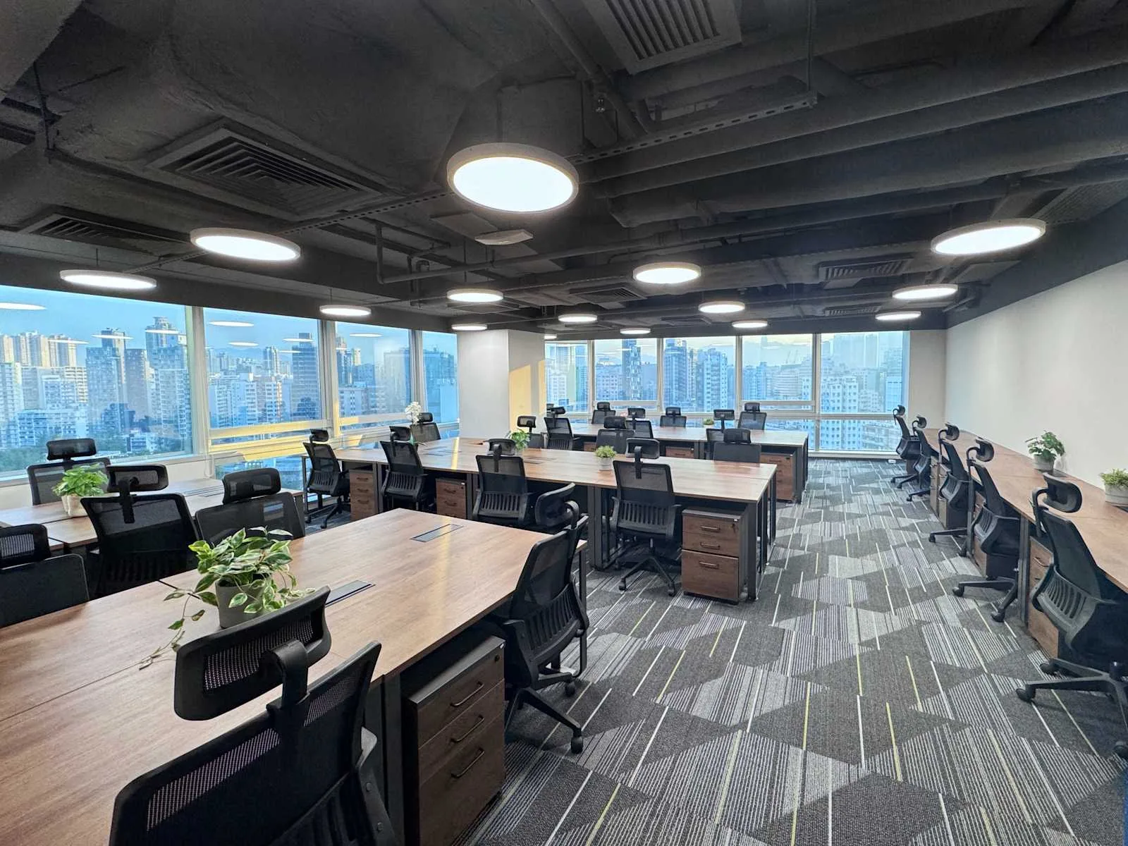 Regus Hong Kong, Grand Century Place, Tower 1, 17F、开放式办公区、香港