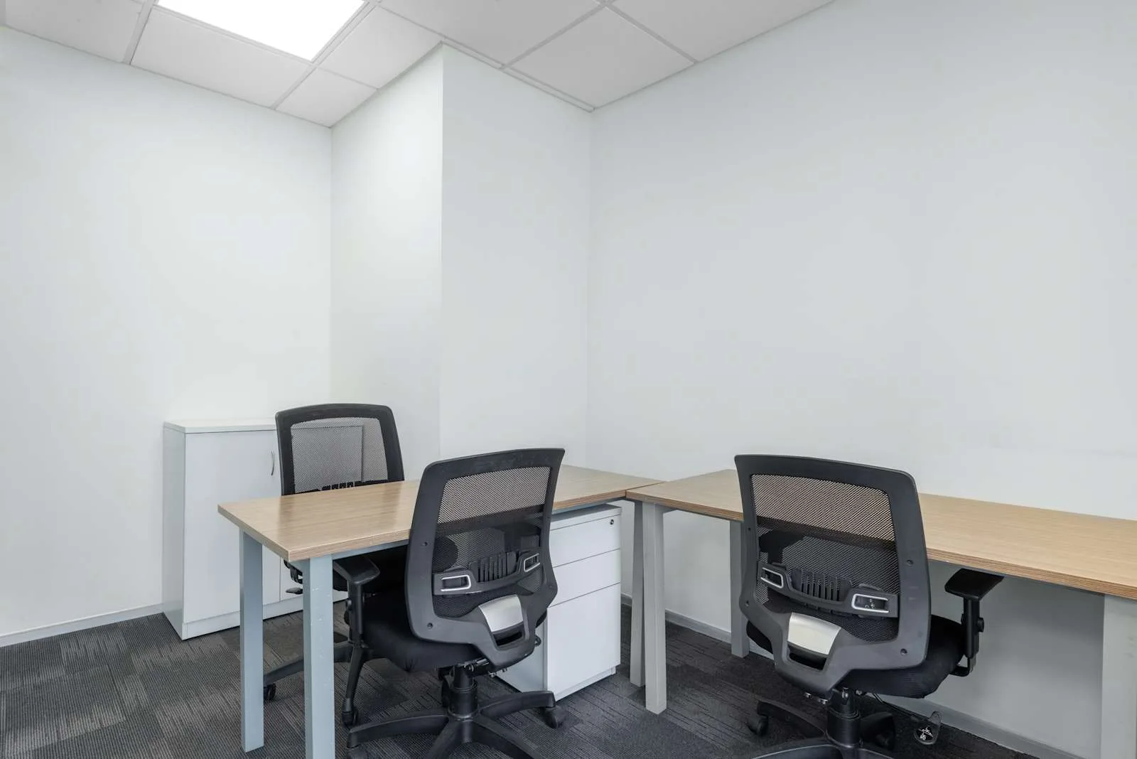 Regus HYDERABAD, Manjeera Trinity, Private office, 3 desks, Hyderabad