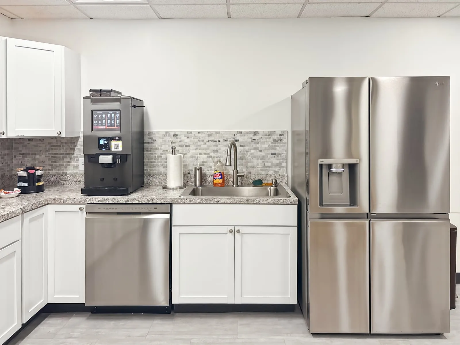 Regus IA, West Des Moines - Valley West Drive, Kitchen, West Des Moines, IA