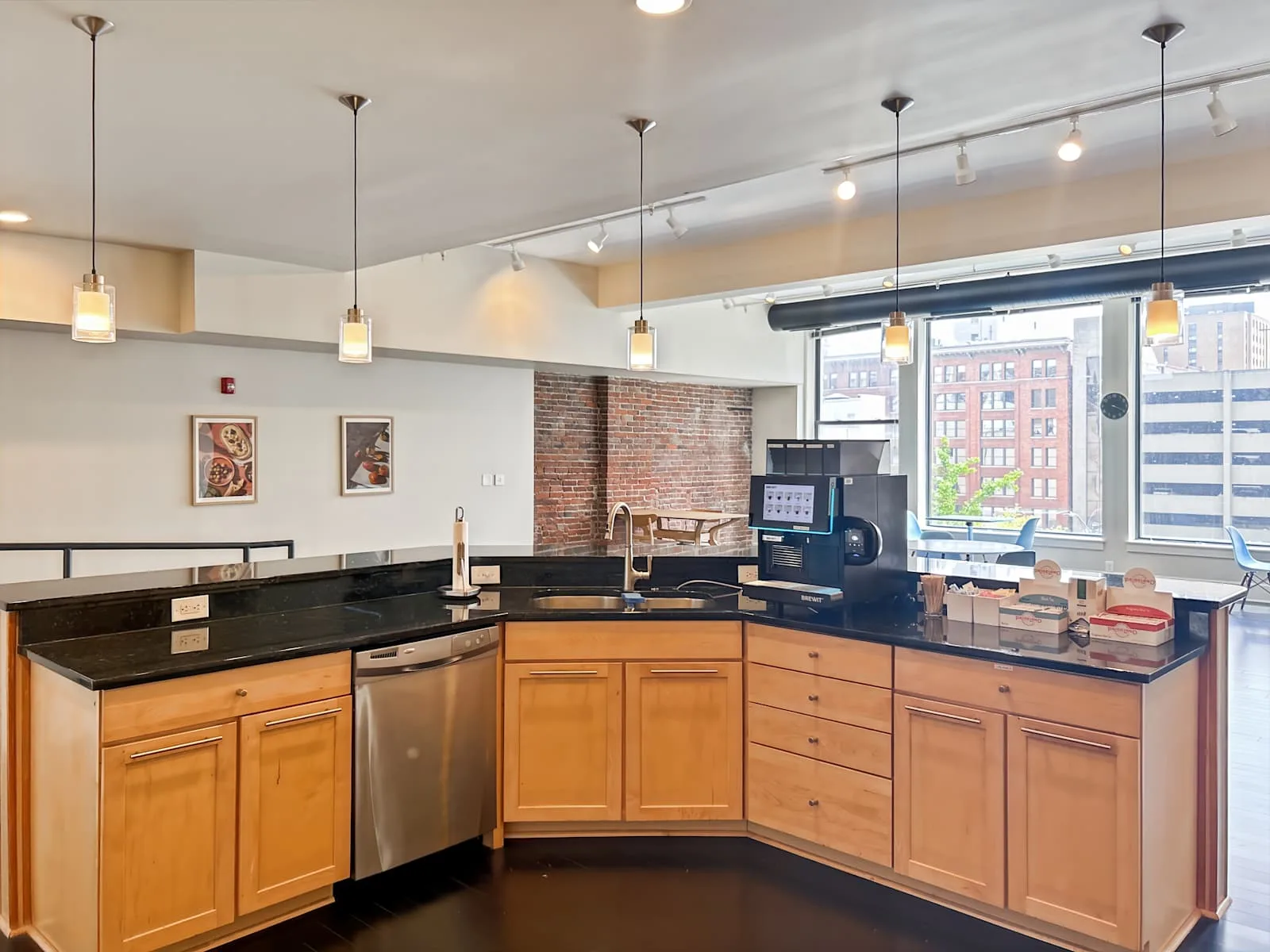 Regus IN, Indianapolis - E Washington Street, Kitchen, Indianapolis, IN