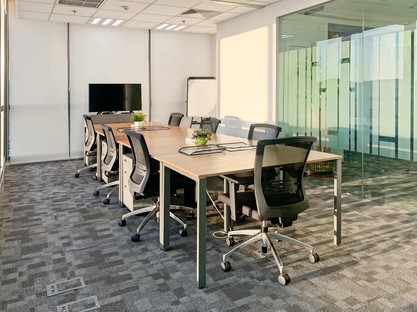 Regus JINAN, Luneng International Centre, Meeting room for 8 people, Jinan