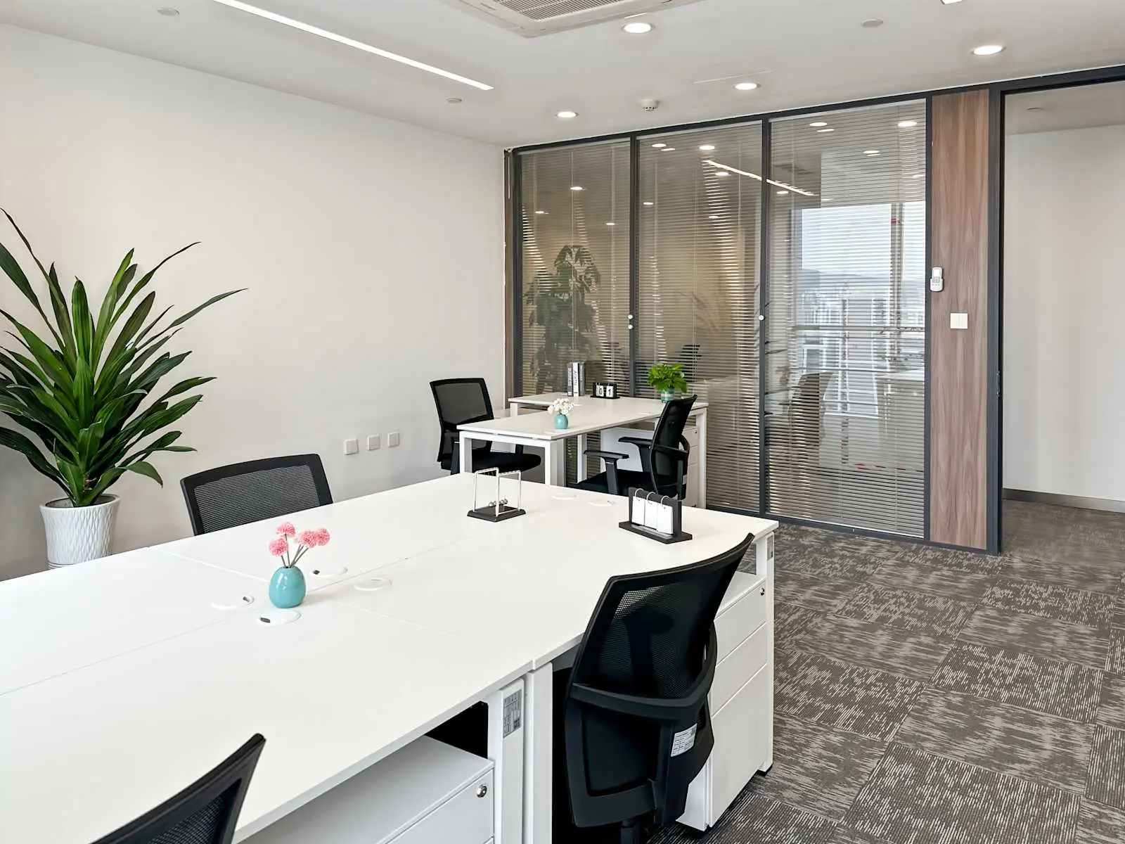 Regus Jinan, Railway Fund Building、4个工位的独立办公室、济南市