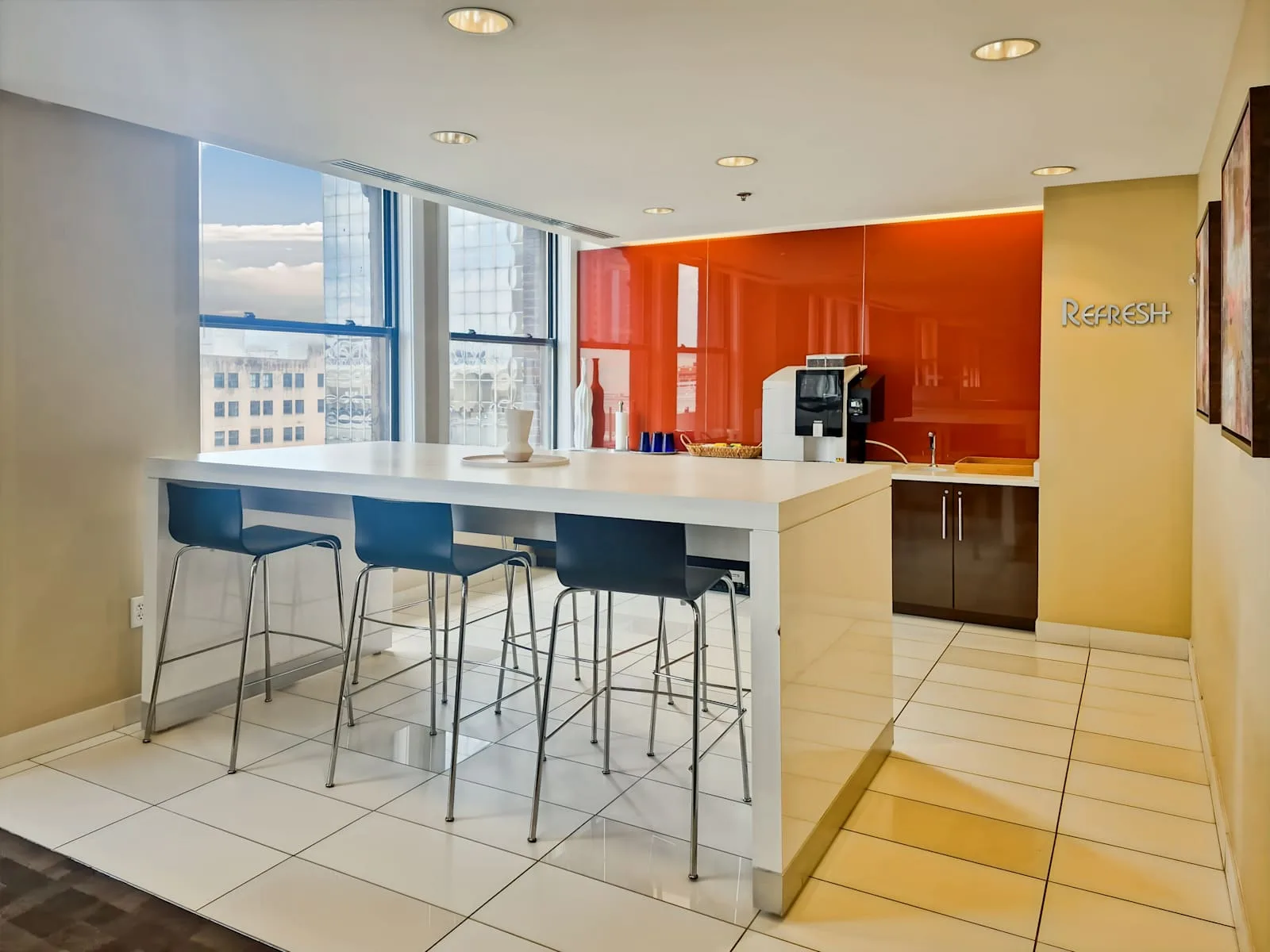 Regus KY, Louisville – MET Building, Kitchen, Louisville, KY