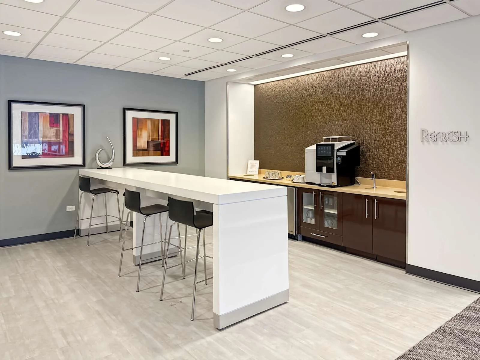 Regus IL, Lake Forest – Landmark Conway Farms, Kitchen, Lake Forest, IL