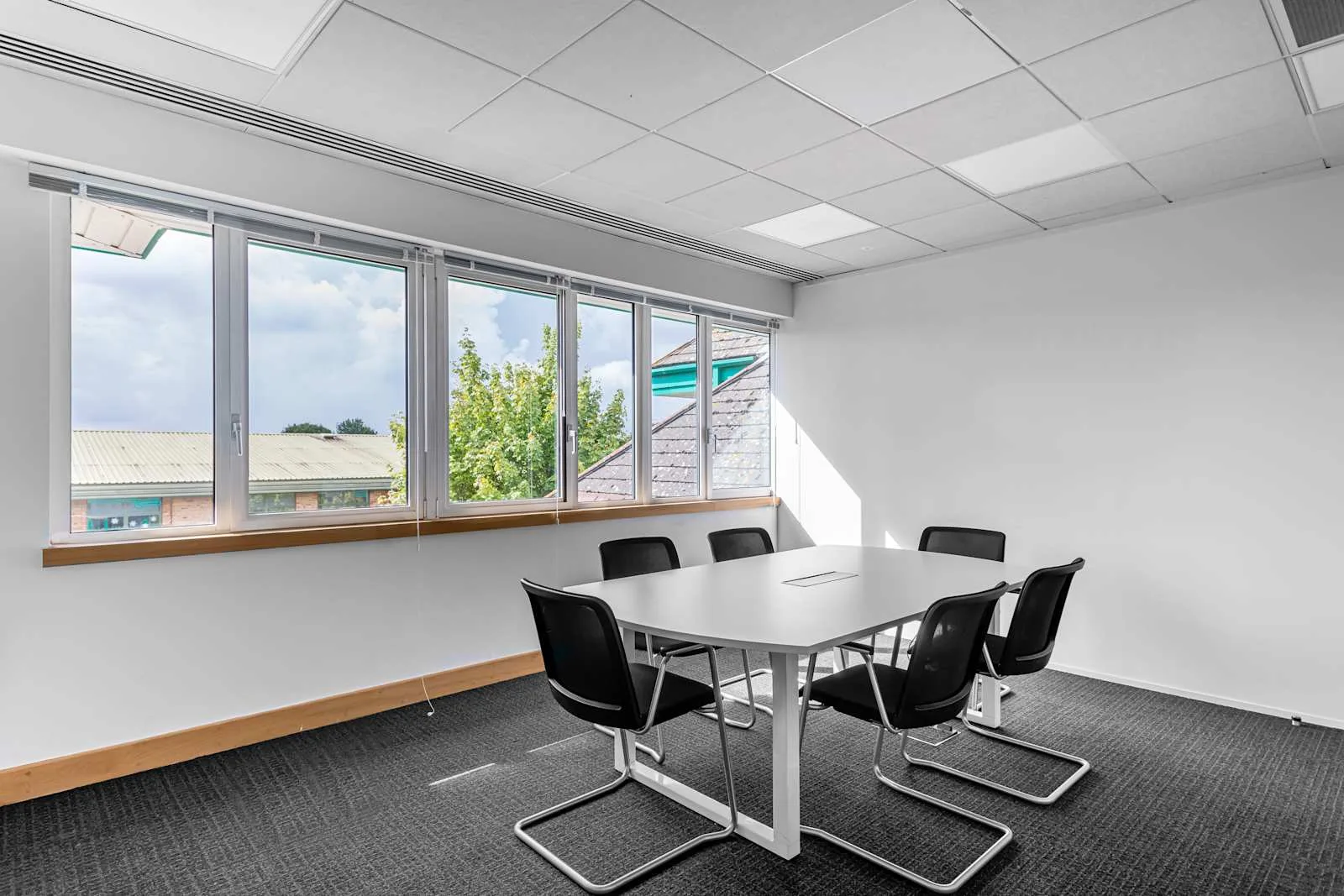 Regus LEATHERHEAD, Kingston Road, Meeting room for 6 people, Leatherhead