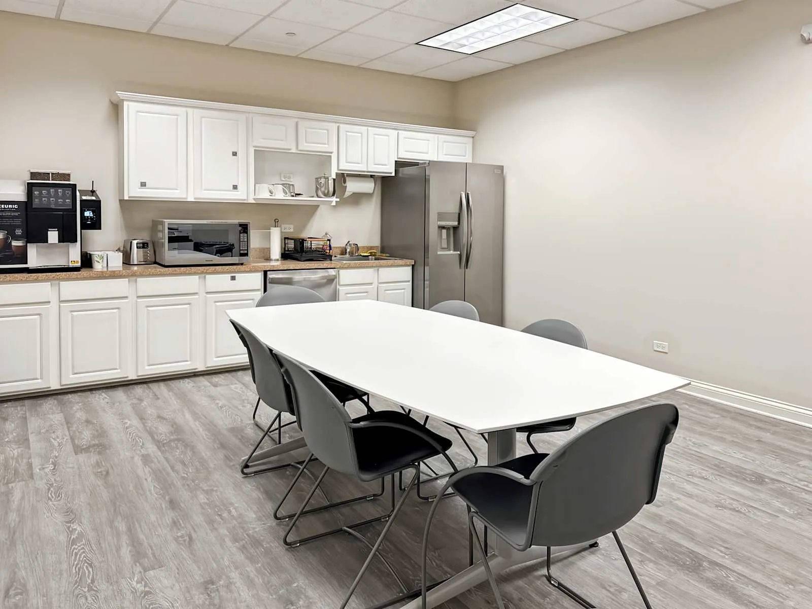 Regus IL, Libertyville - Winchester Rd, Kitchen, Libertyville, IL