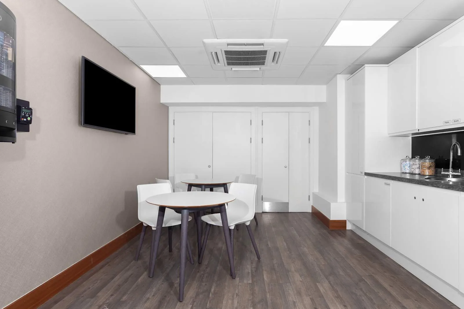 Regus LONDON, Hanover Square - No 17, Kitchen, London