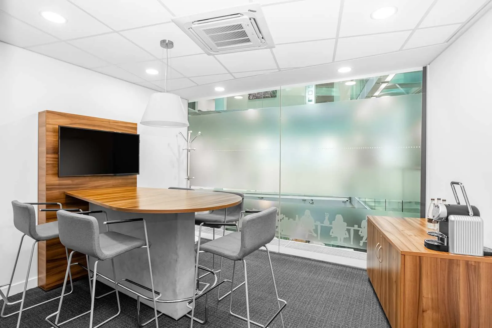Regus LONDON, Piccadilly Circus, Meeting room for 5 people, London