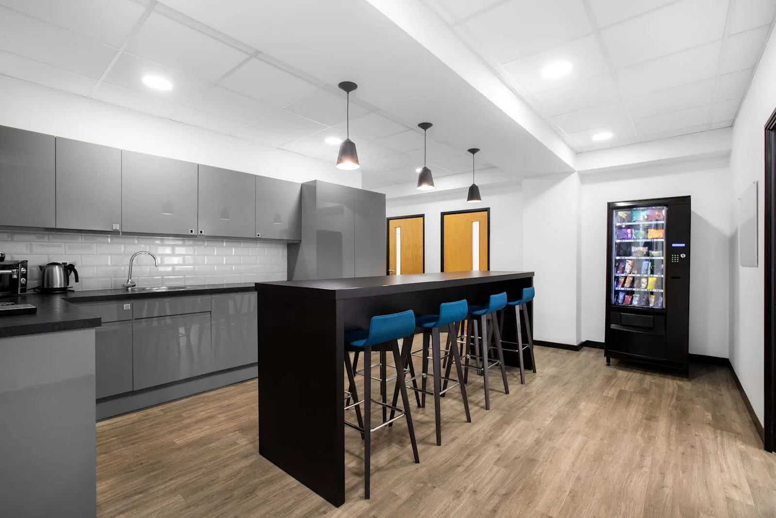 Regus LONDON, Victoria - Grosvenor Gardens, Kitchen, London