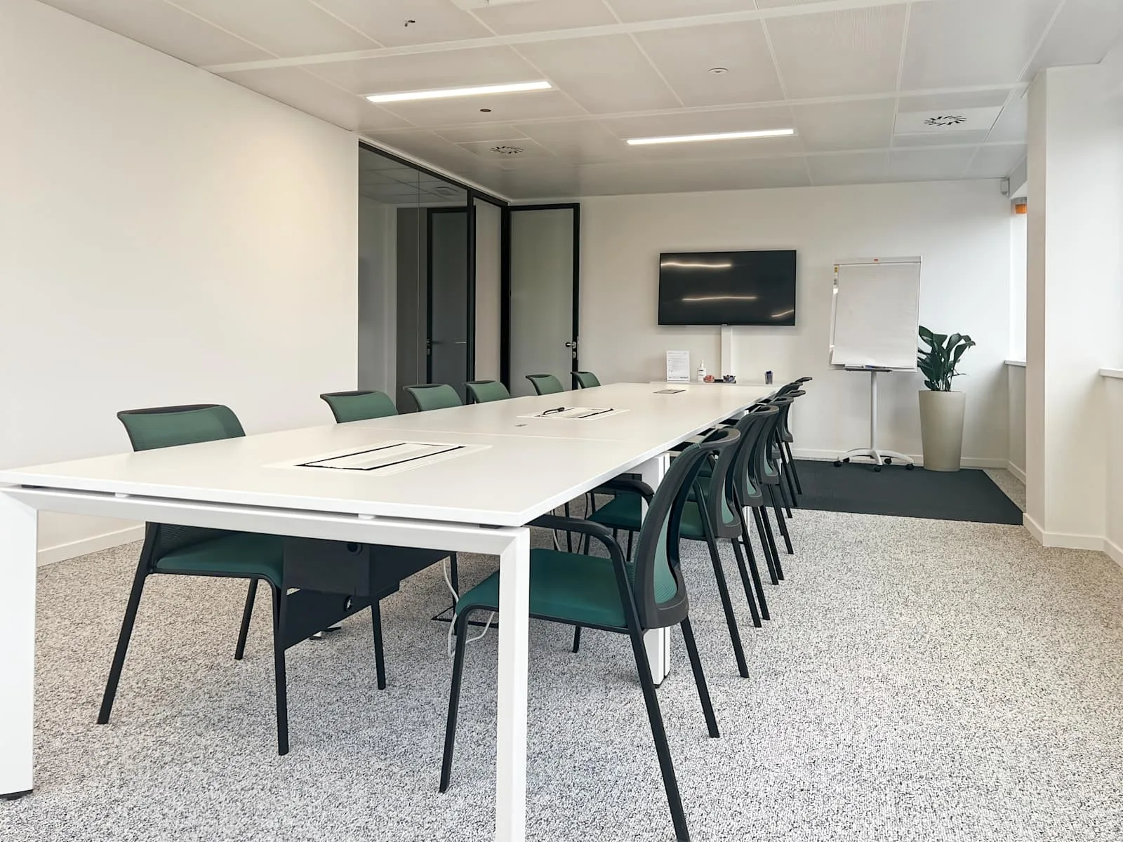 Regus Louvain-La-Neuve, Axis Parc, Salle de réunion 12 personnes, Mont-Saint-Guibert