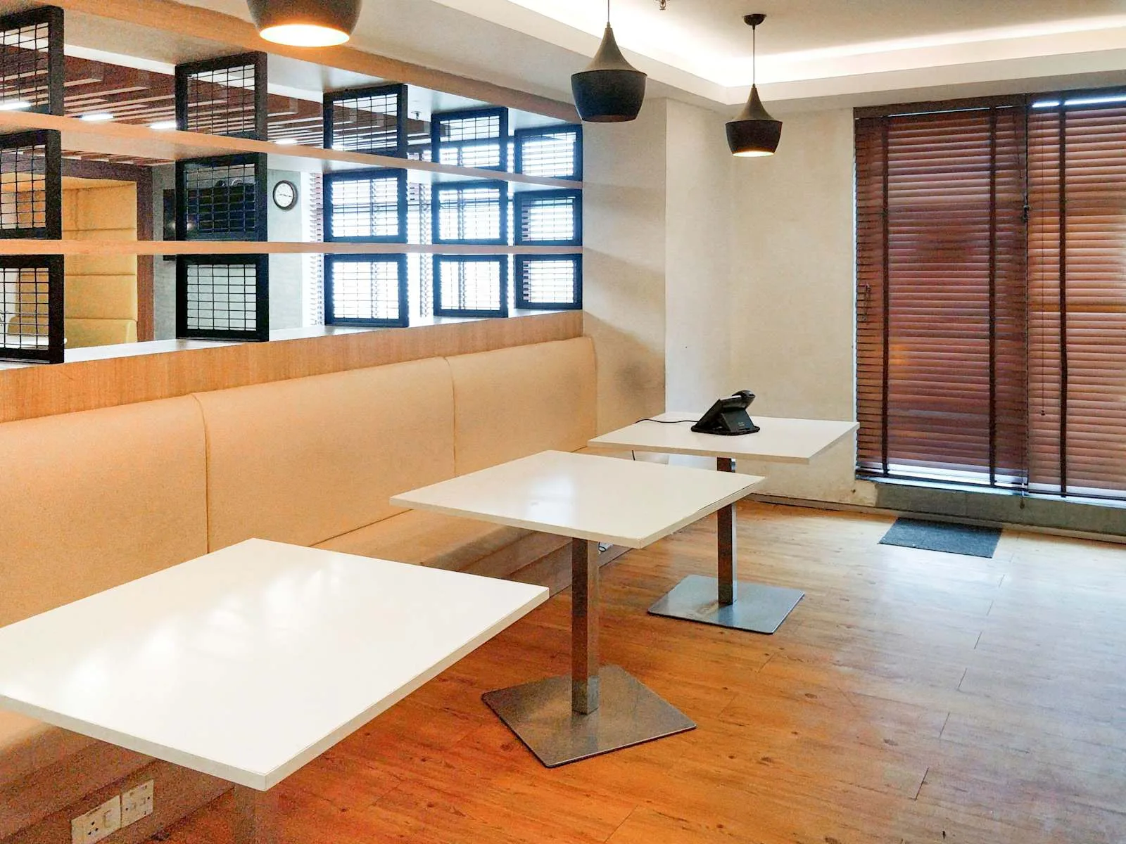 Regus LUCKNOW, Levana Cyber Height Gomti Nagar, Cafeteria, Lucknow