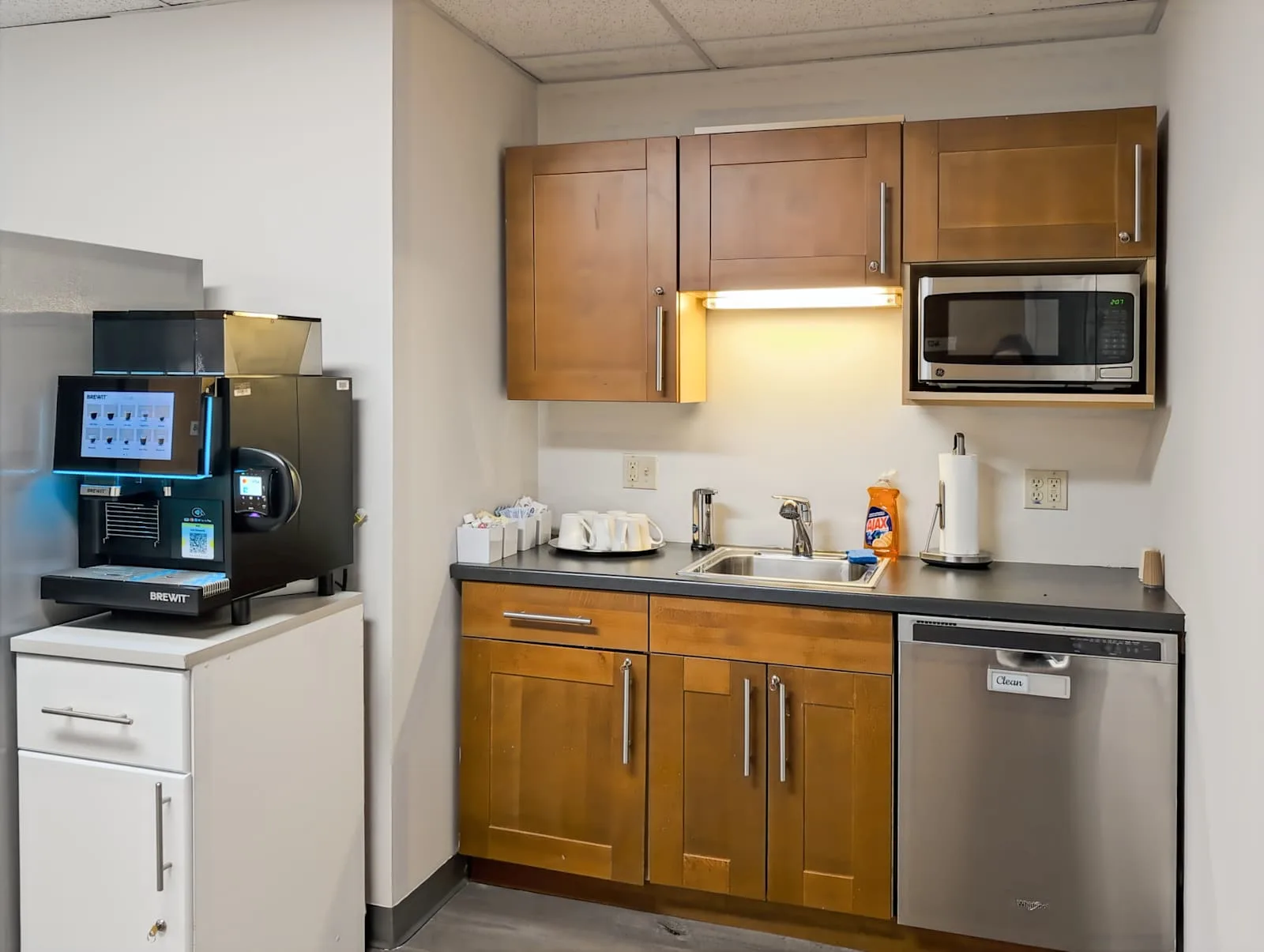 Regus MA, Framingham - Worcester Rd, Kitchen, Framingham, MA