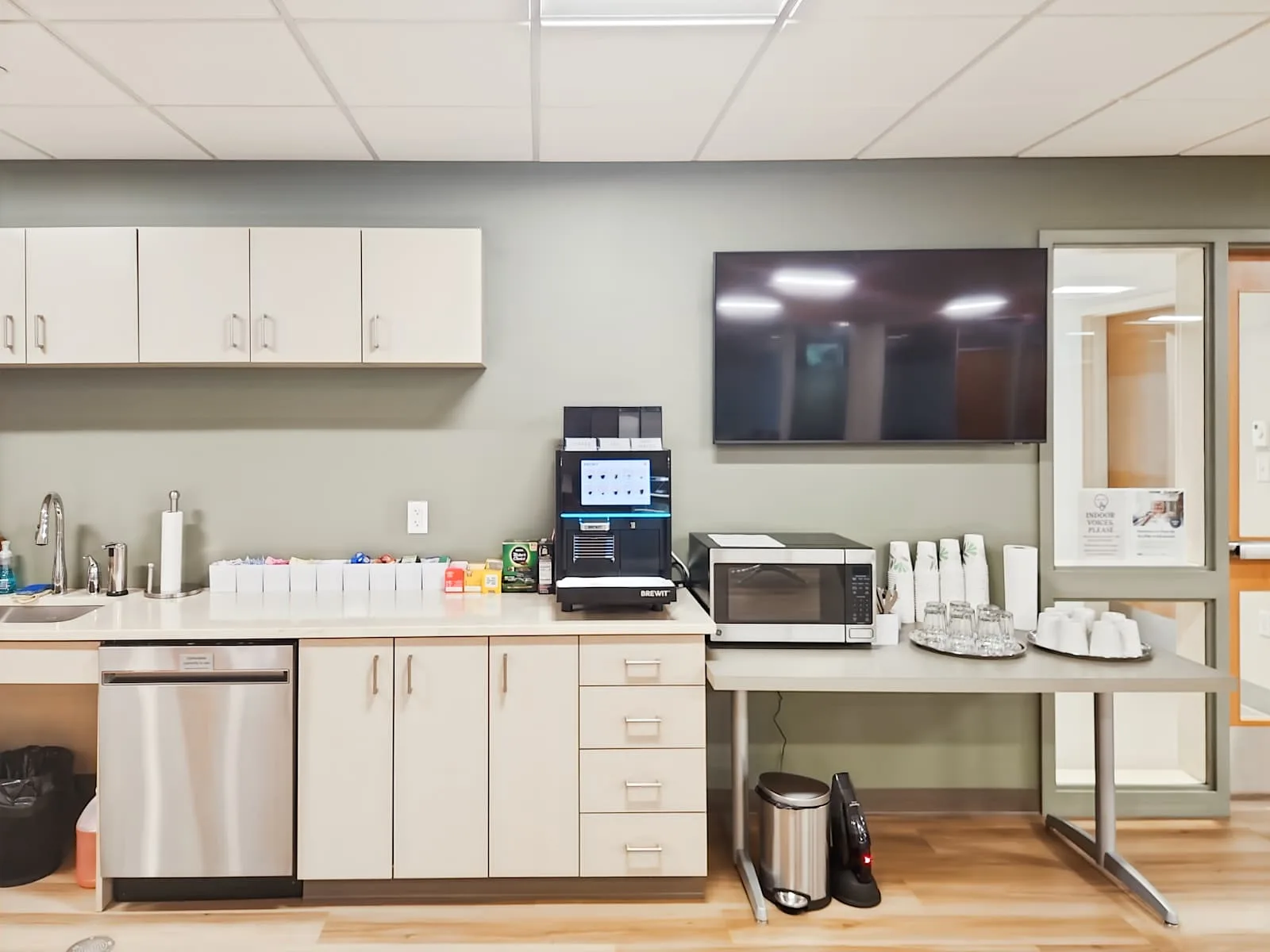 Regus MA, Ipswich - 118 County Road, Kitchen, Ipswich, MA