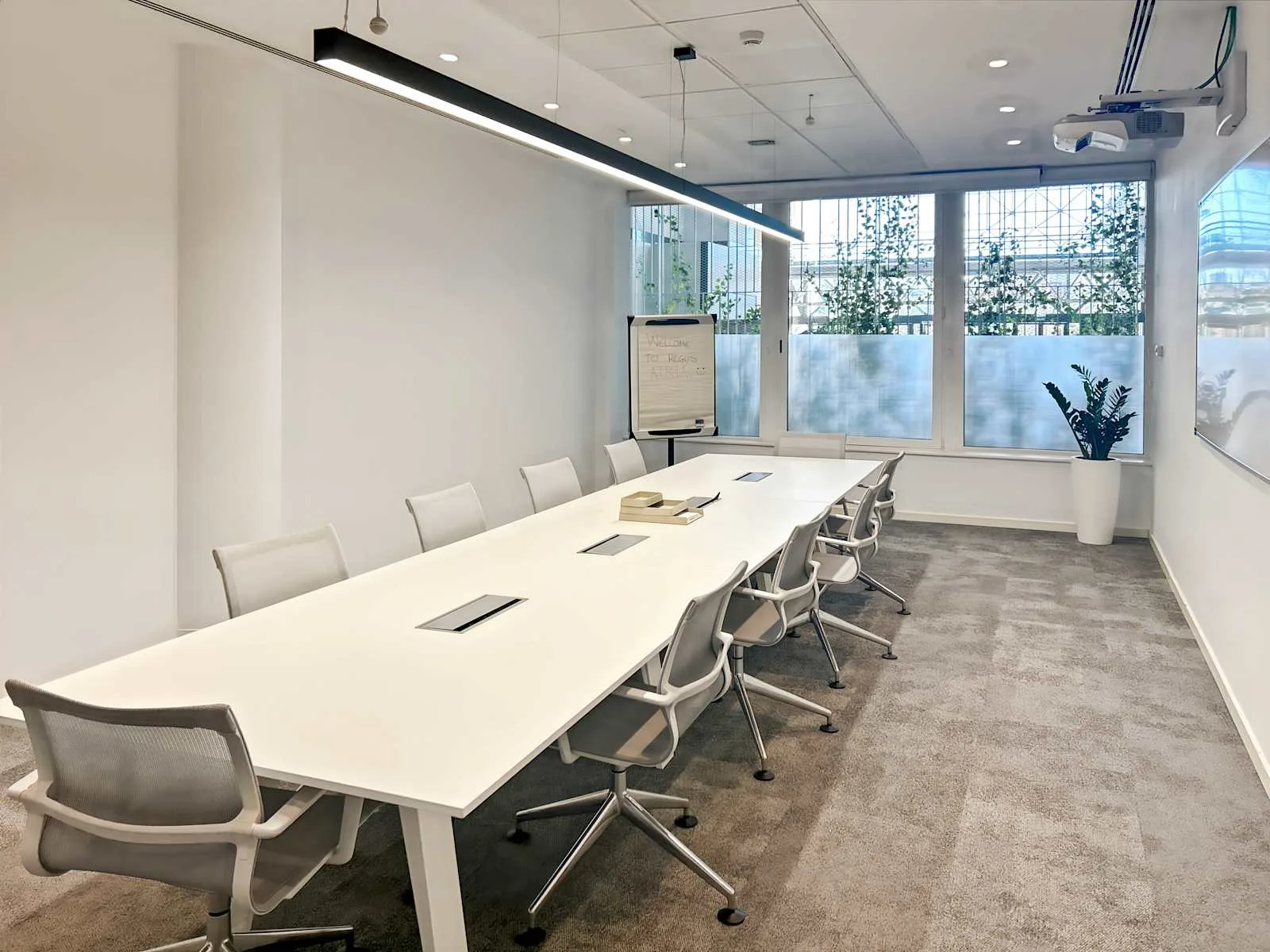 Regus Madrid, Campo de la Naciones Atria, Sala de reuniones para 12 personas, Madrid
