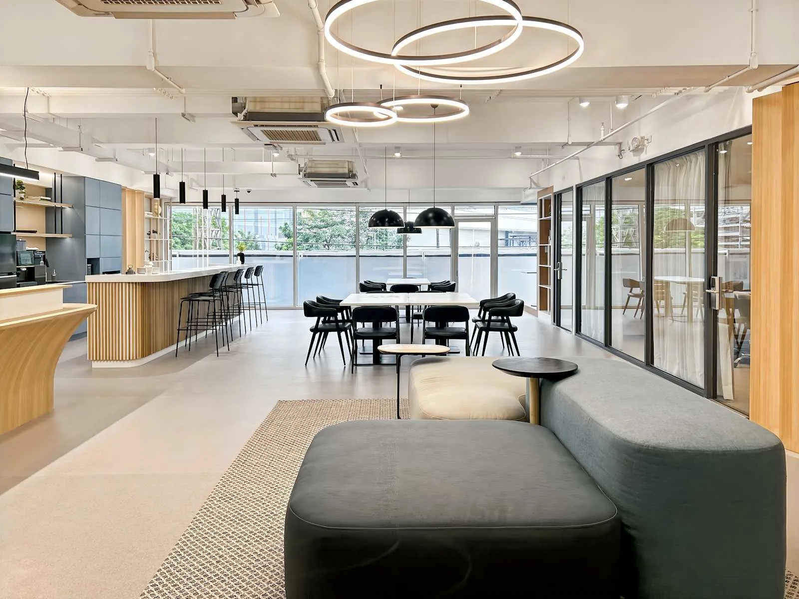 Regus Mandaluyong, AMA Tower, Cafeteria, Mandaluyong