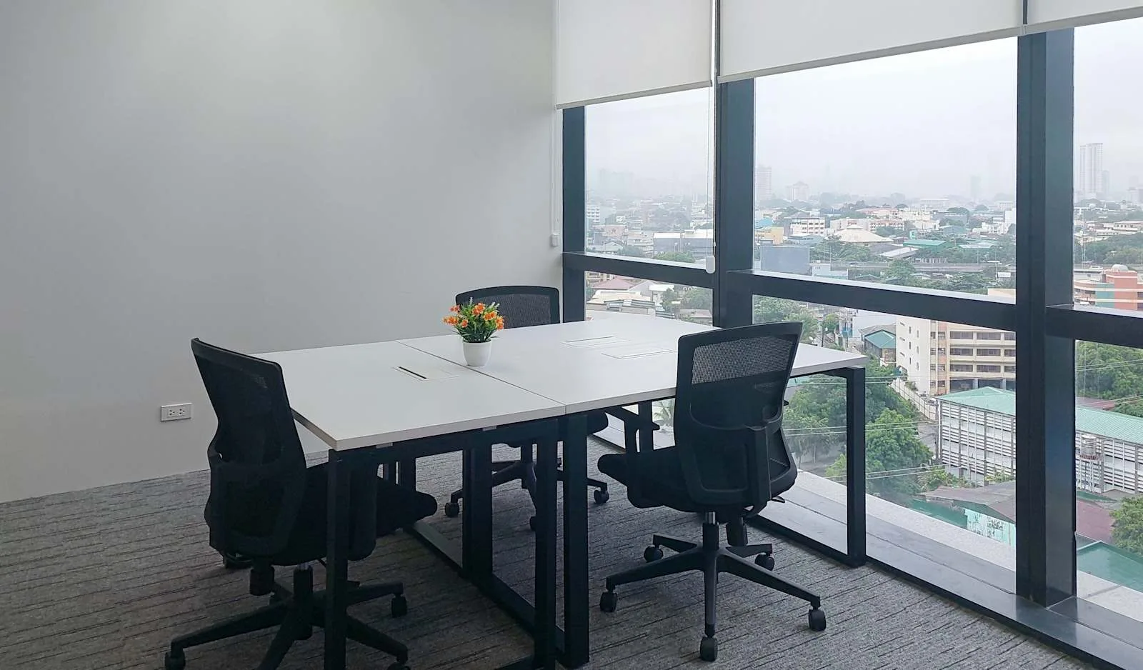 Regus Manila, Doña Elena Tower、4个工位的独立办公室、马尼拉