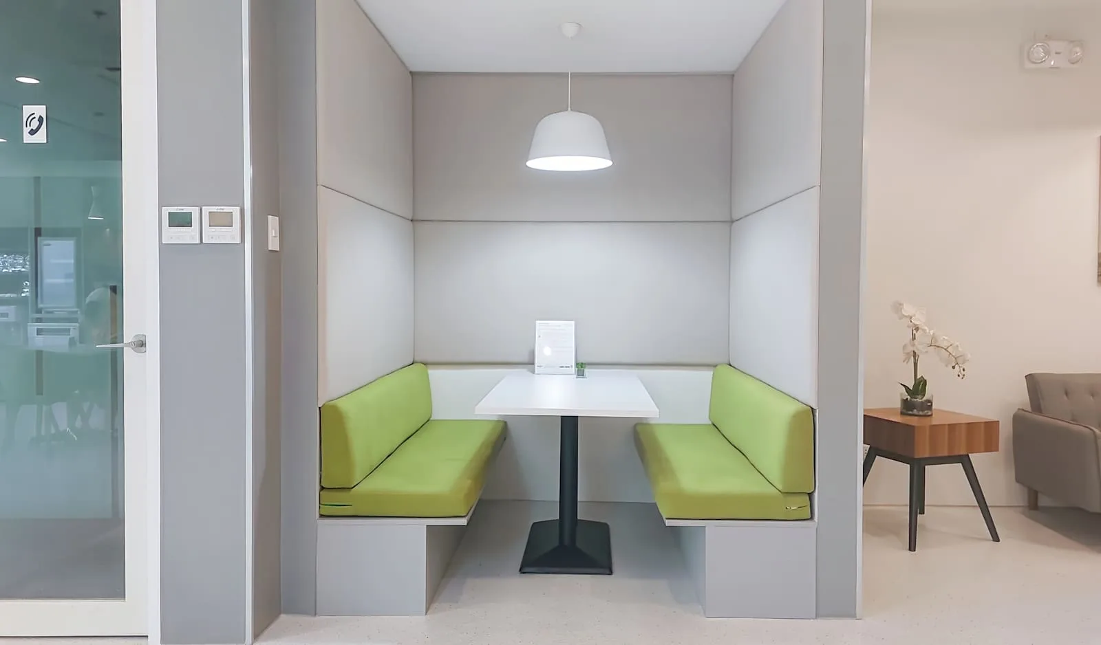 Regus Manila, Doña Elena Tower、电话亭、马尼拉