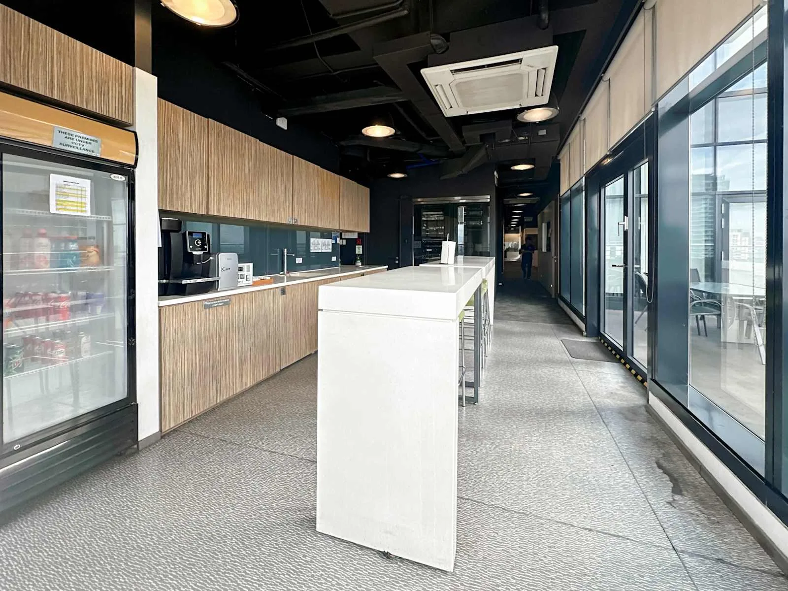 Regus MANILA, Eco Tower - Bonifacio Global City、厨房、马尼拉