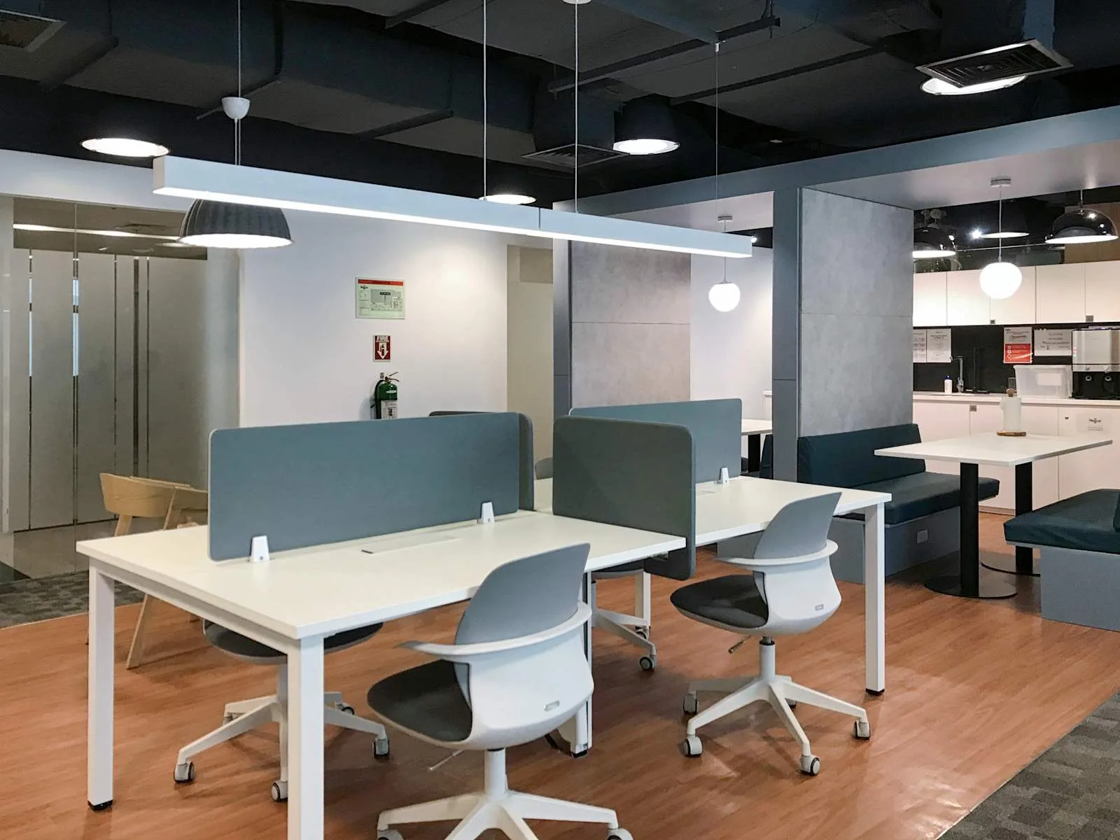Regus MANILA, Mckinley Town Center - Taguig City, Open-plan office, Taguig