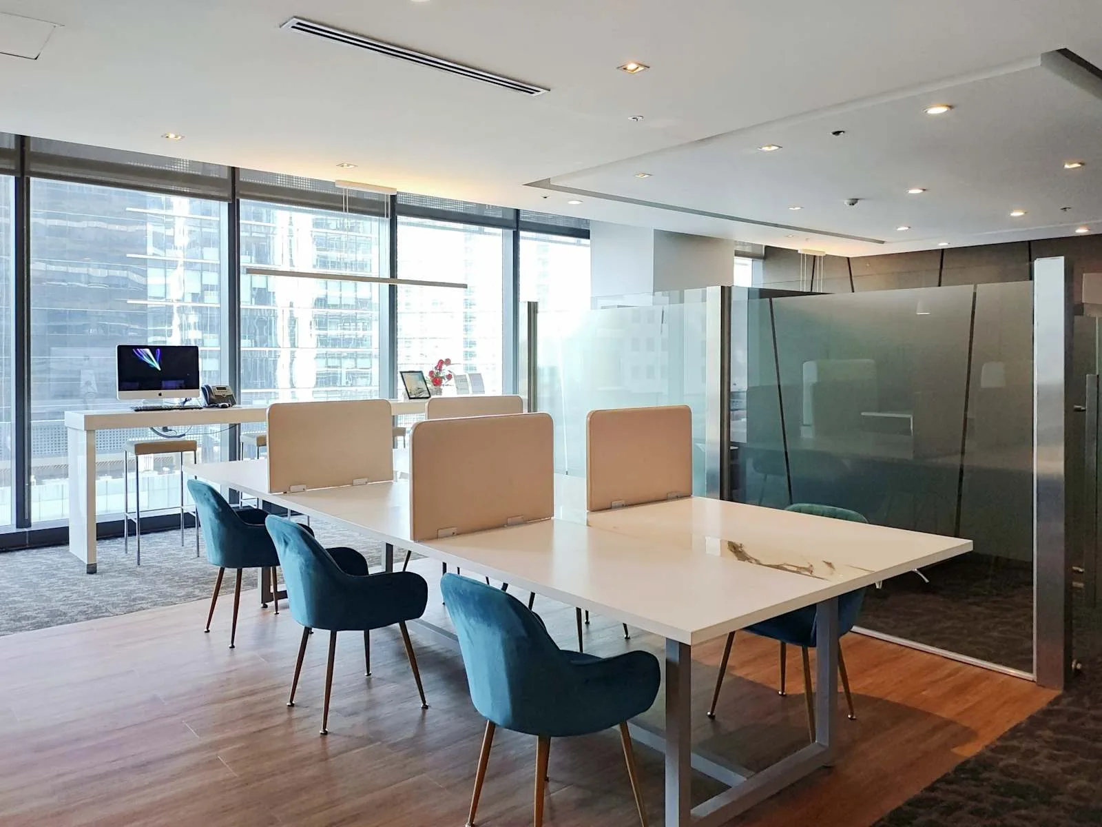 Regus MANILA, Net Lima Global City, Open-plan office, Taguig