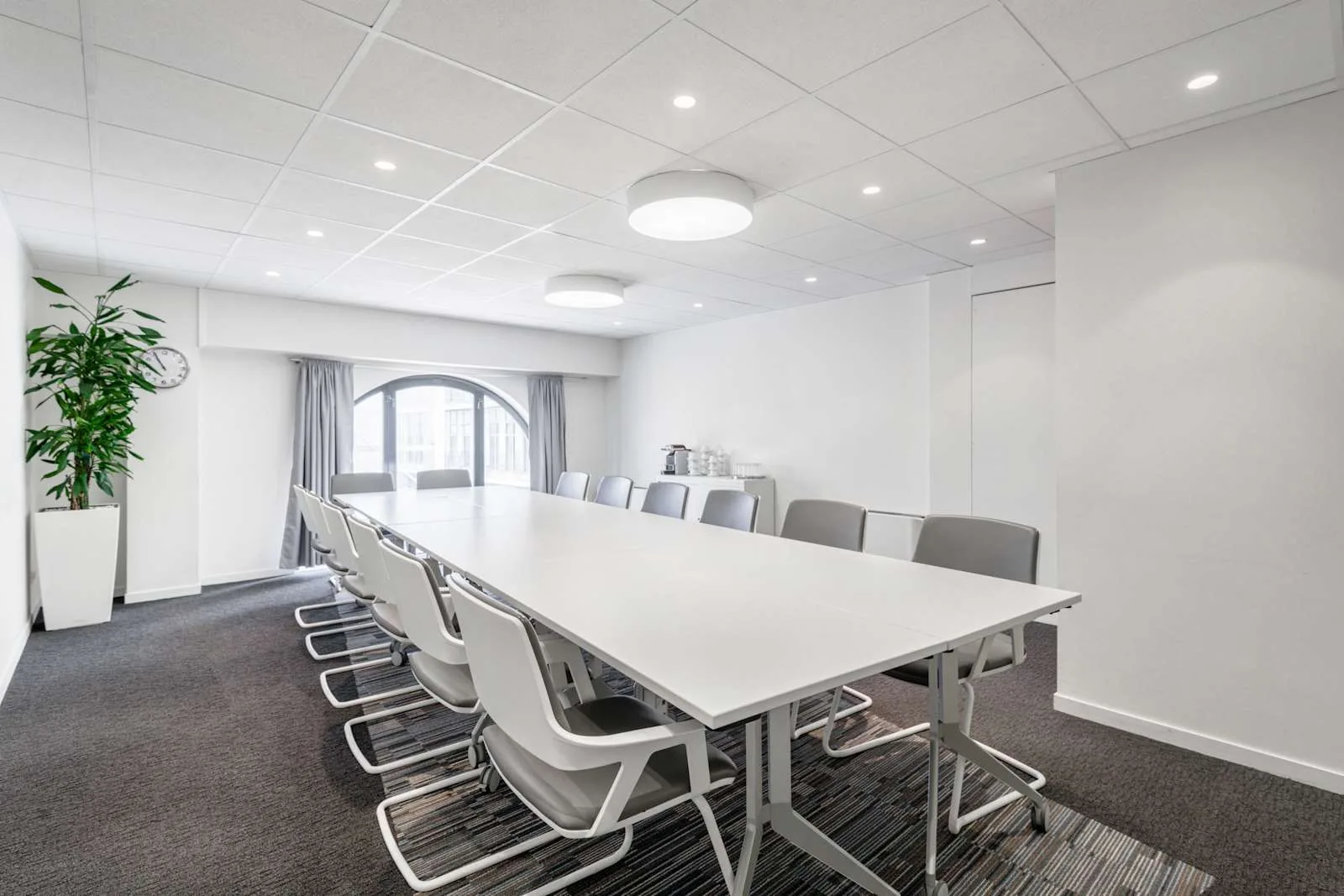 Regus LE MANS,Gare SNCF, Regus Express, Salle de réunion 12 personnes, Le Mans