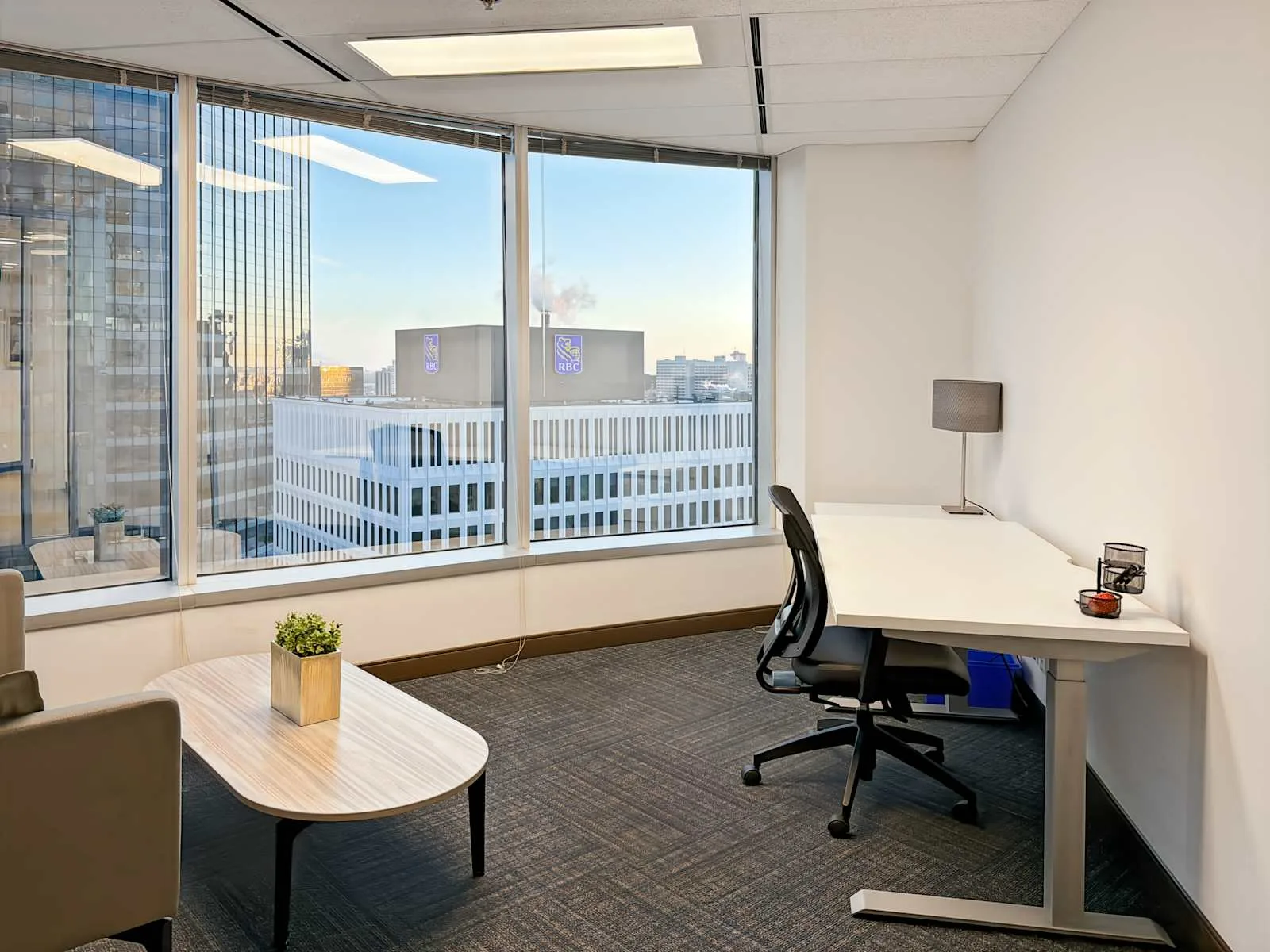 Regus MB, Winnipeg – 201 Portage Avenue, Private office, 1 desk, Winnipeg, MB