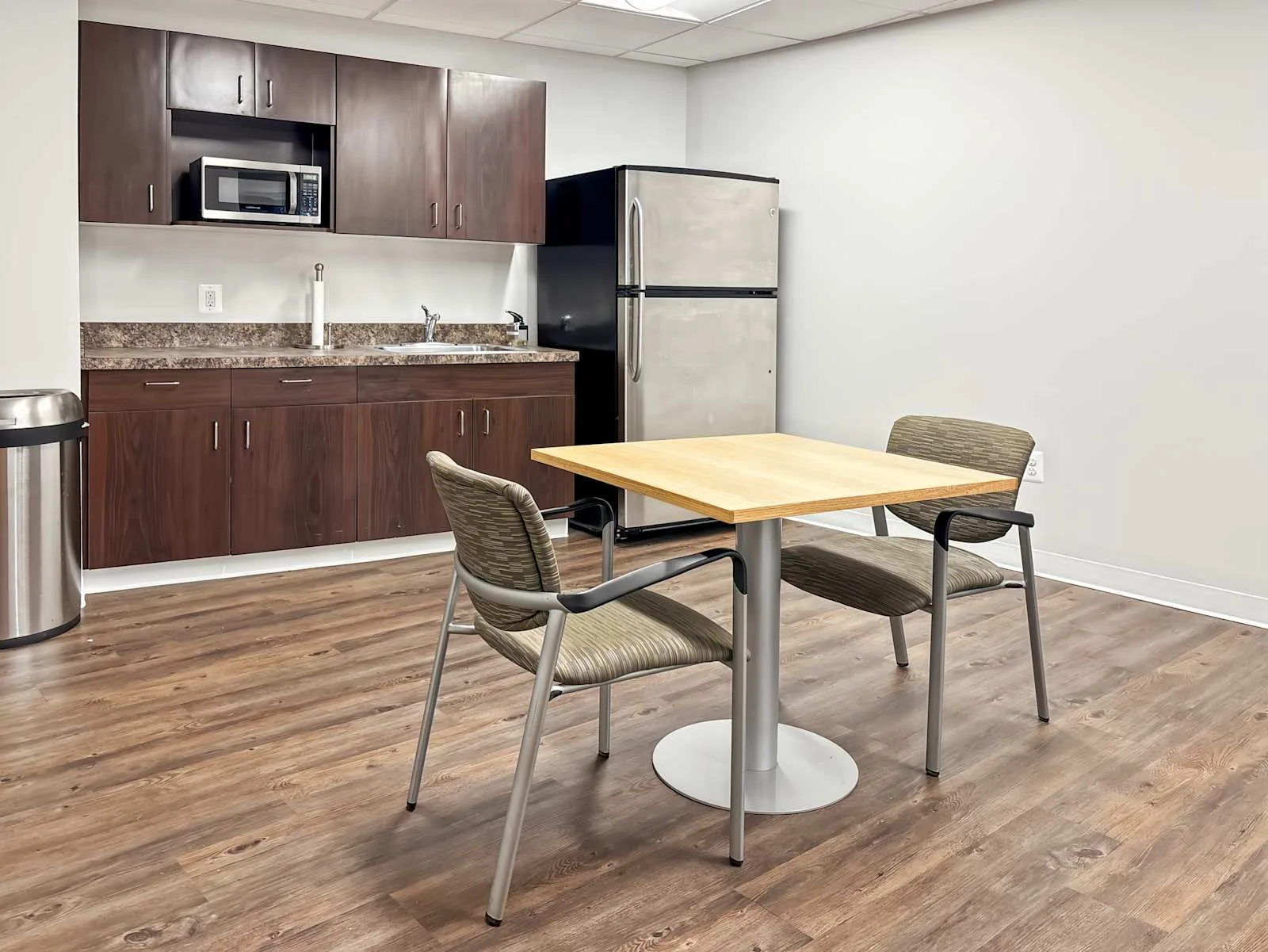 Regus MD, Baltimore - East Pratt, Kitchen, Baltimore, MD