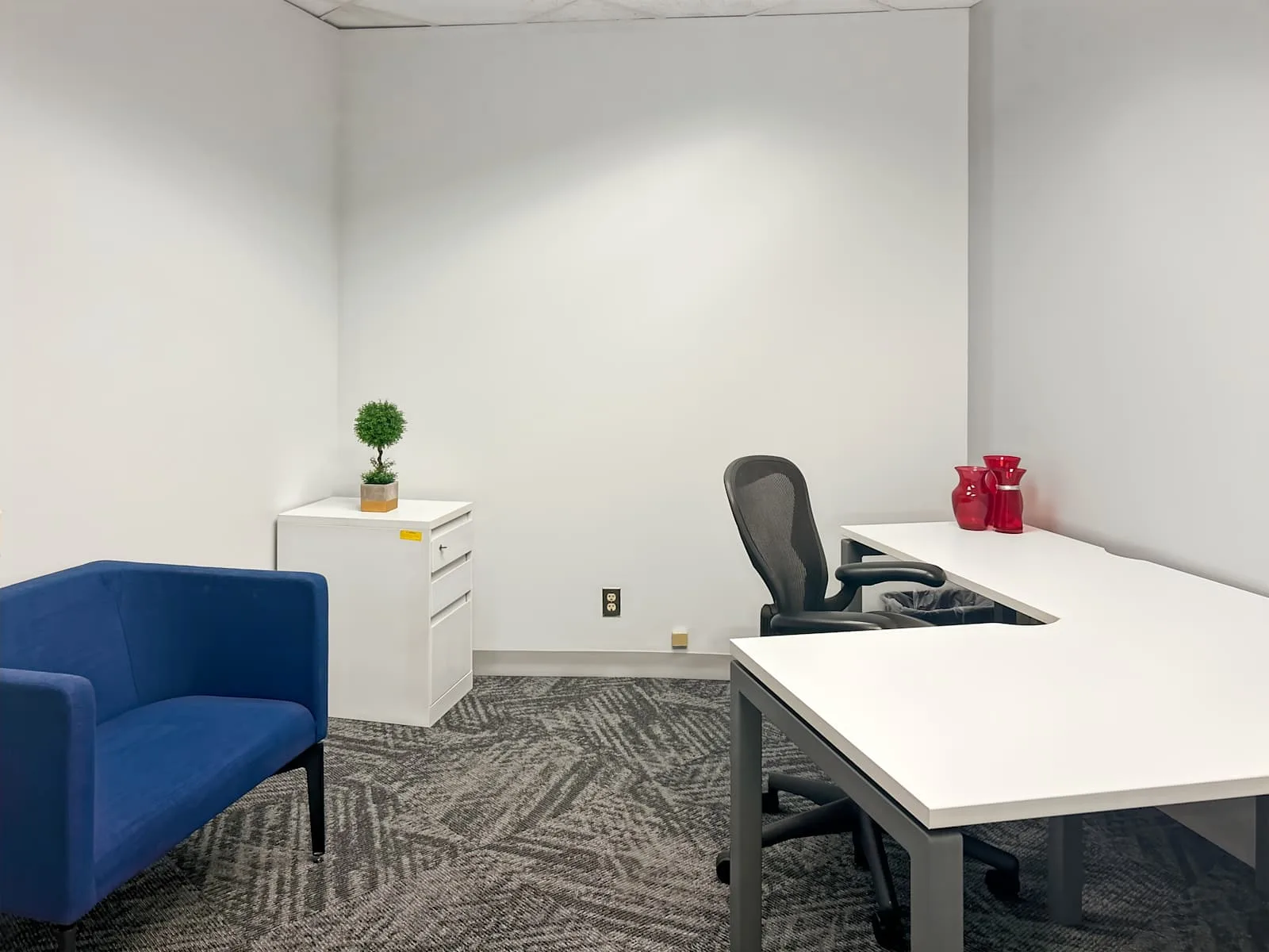 Regus MD, Owings Mills - One Corporate Center, Private office, 1 desk, Owing Mills, MD