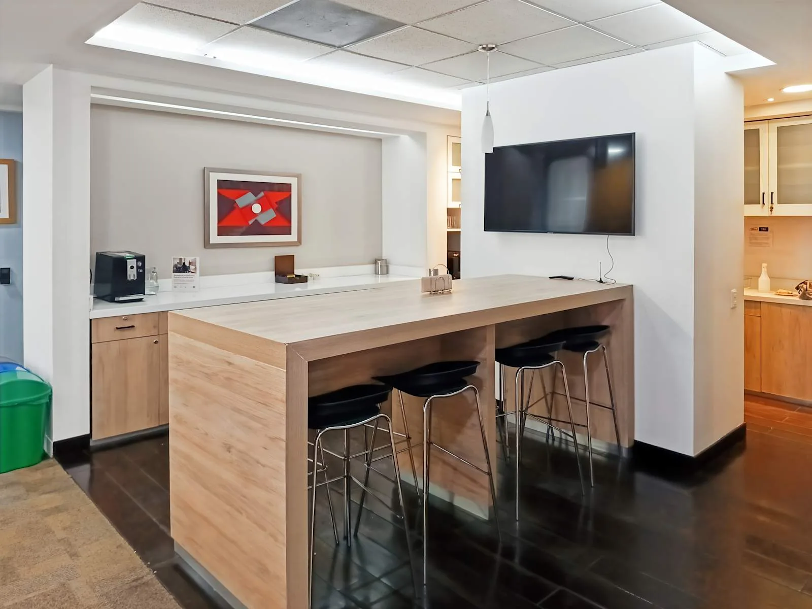 Regus MEDELLIN, San Fernando Plaza, Kitchen, Medellín