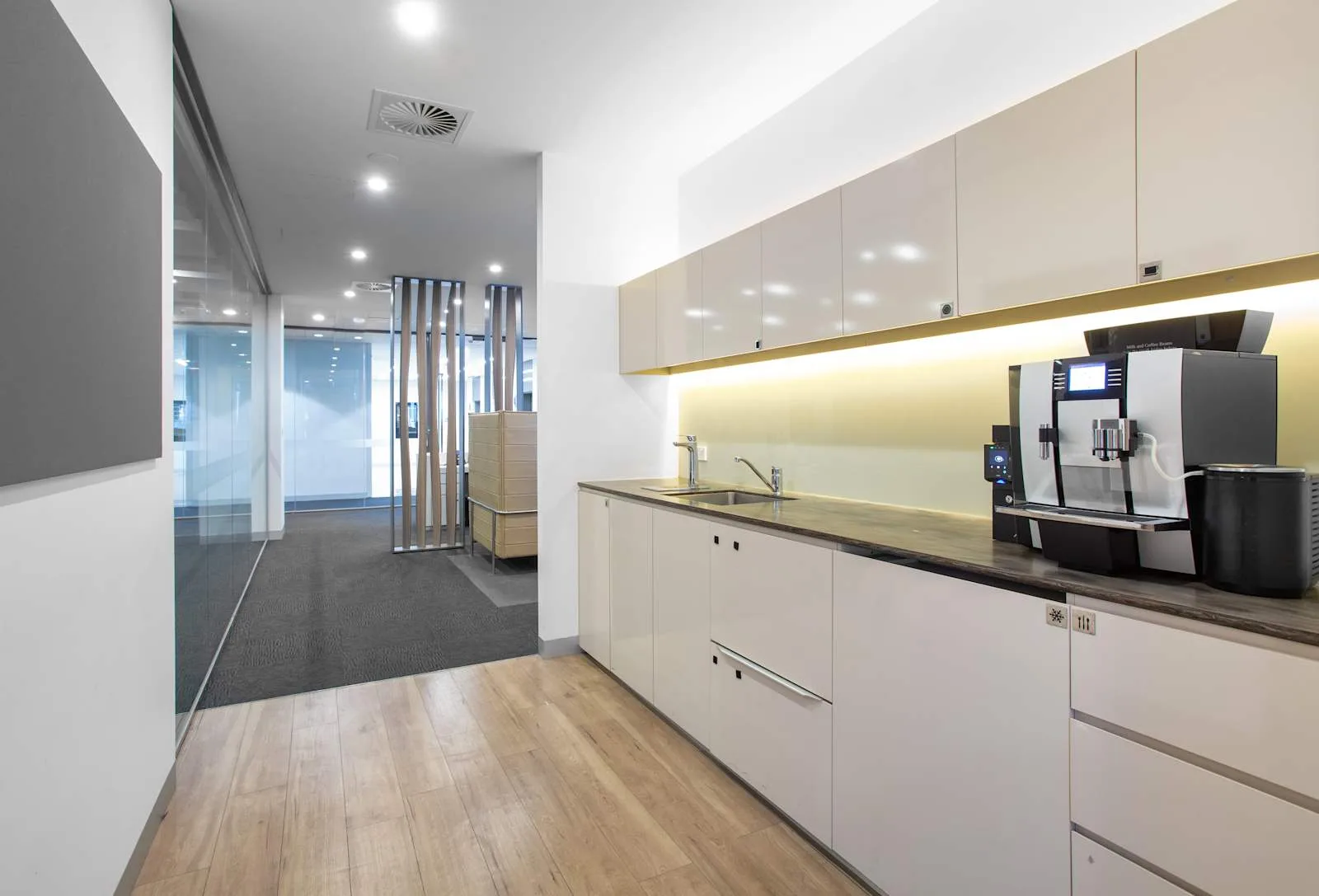 Regus MELBOURNE, 367 Collins Street, Kitchen, Melbourne, VIC