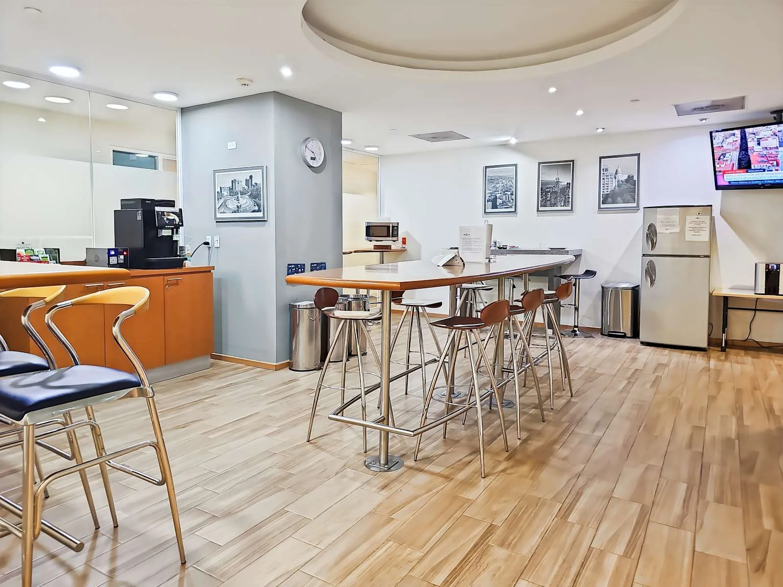 Regus MEXICO CITY, Regus Palmas Torre Esmeralda II, Cafeteria, Mexico City