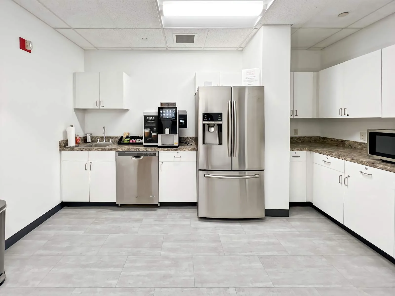 Regus MI, Grand Rapids - Peninsular Dr, Kitchen, Grand Rapids, MI