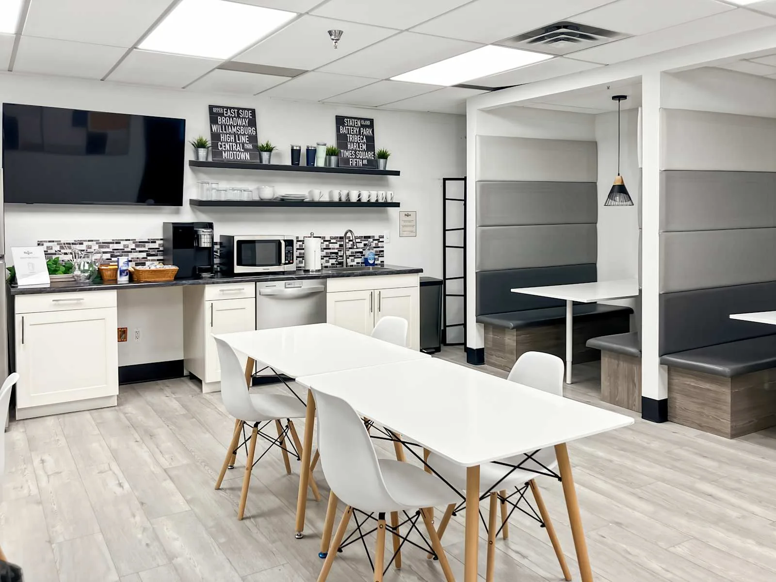 Regus MI, Southfield - Onyx Office Plaza, Cafeteria, Southfield, MI
