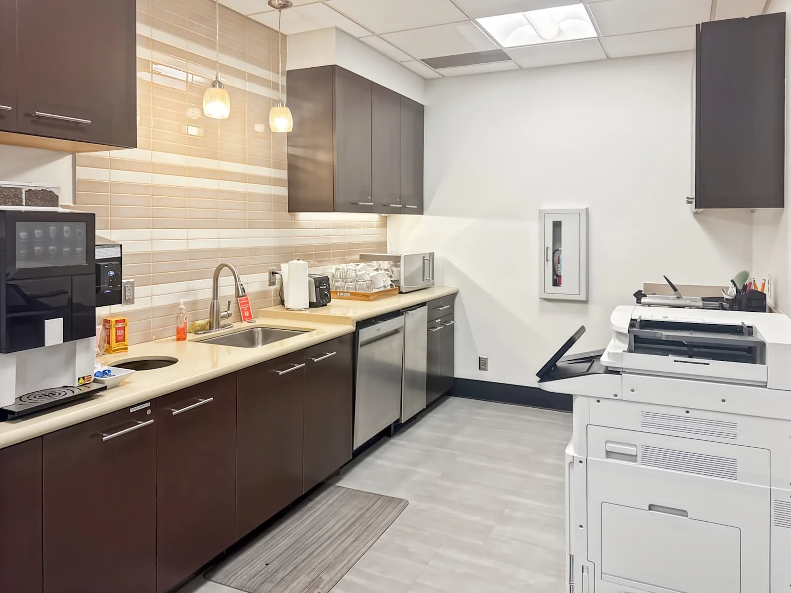 Regus MO, Kansas City - Country Club Plaza, Kitchen, Kansas City, MO