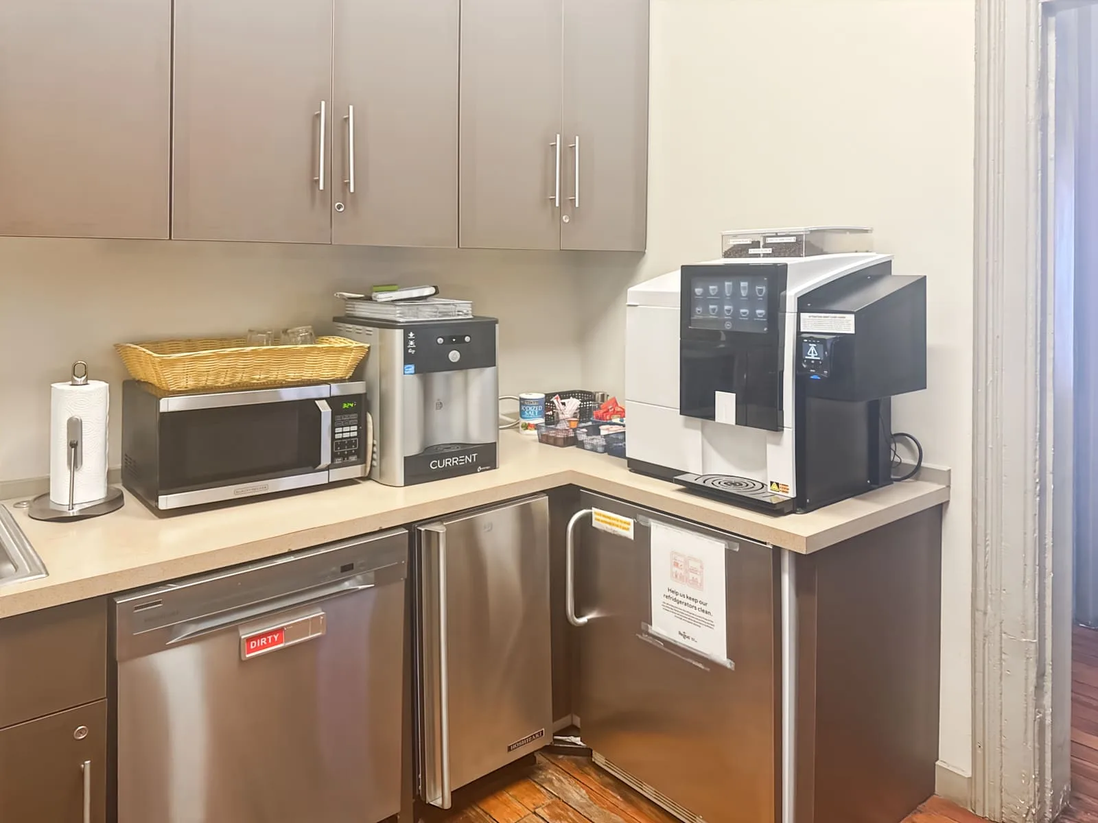 Regus MO, Kansas City - Downtown - The Cosby Building, Kitchen, Kansas City, MO