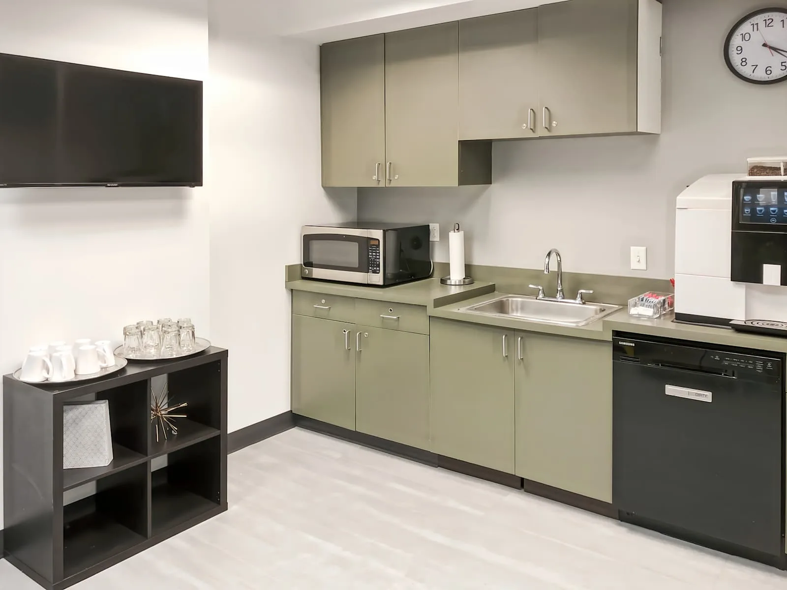 Regus MO, St. Louis - Downtown - Deloitte Building, Kitchen, Shrewsbury, MO