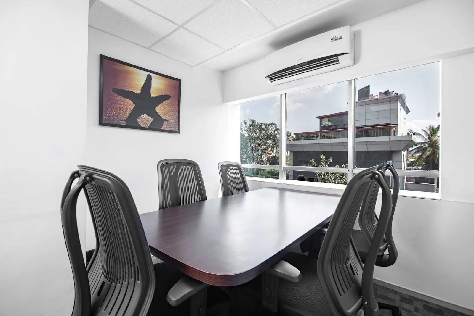 Regus MUMBAI, Juhu, Meeting room for 6 people, Mumbai