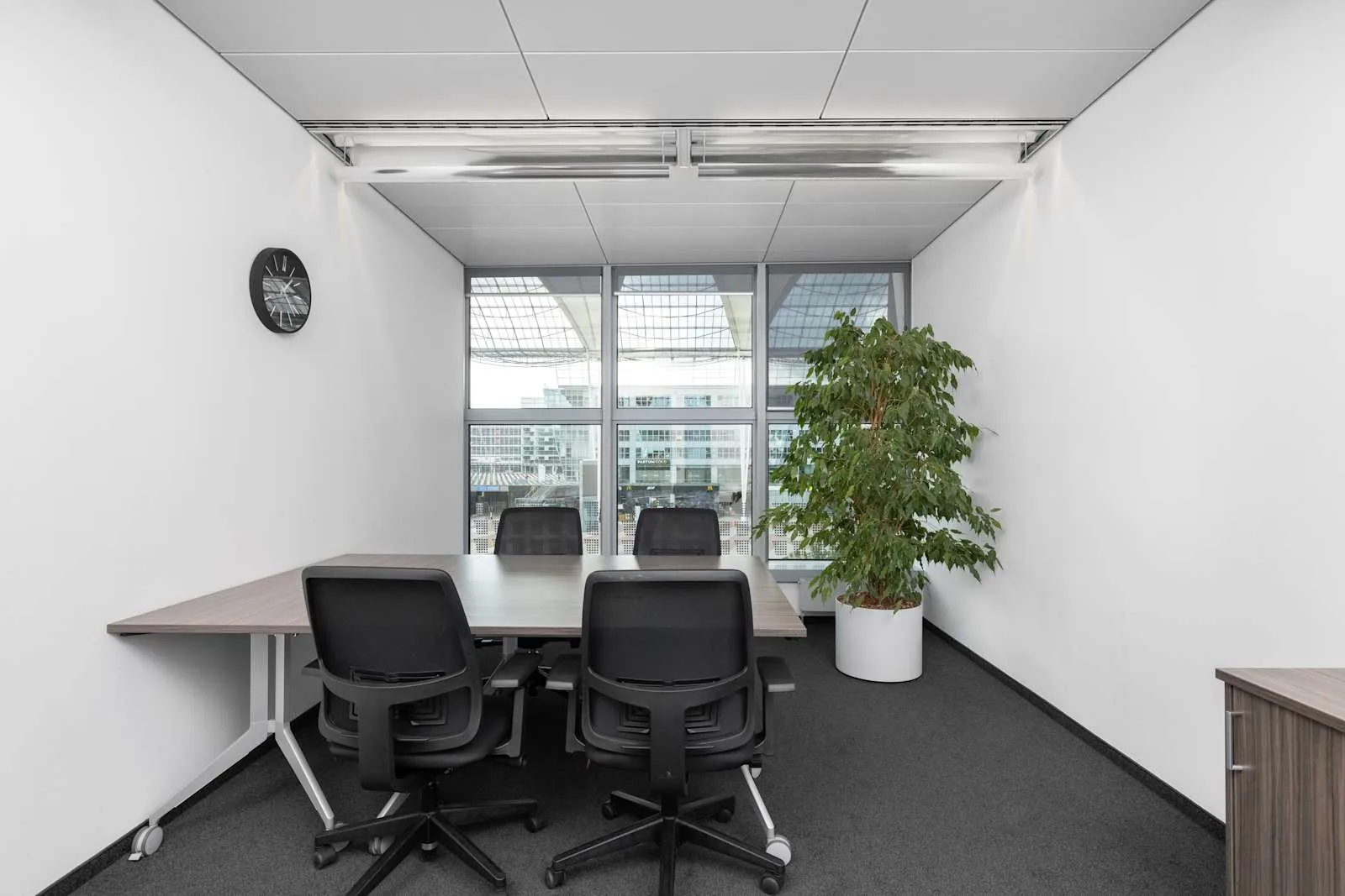 Regus MUNICH, München Airport, Meeting room for 4 people, München-Flughafen