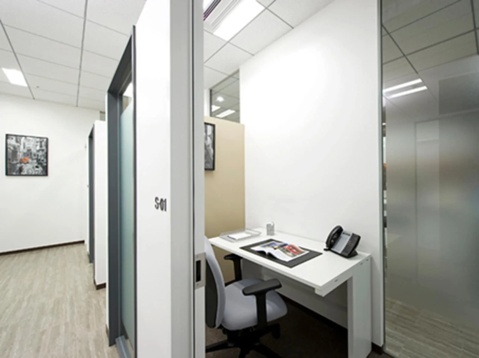 Regus NAGOYA, Hirokoji Garden Avenue, Phone booth, Nagoya