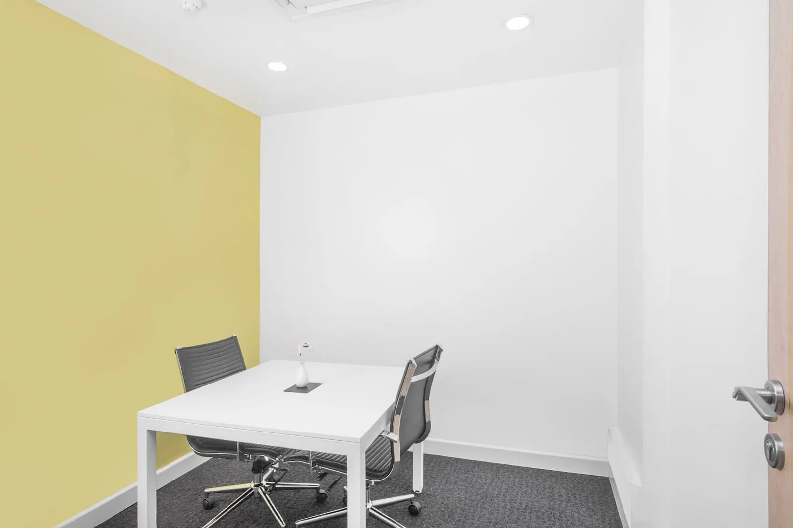 Regus Nairobi, Regus Museum Hill, Meeting room for 2 people, Nairobi