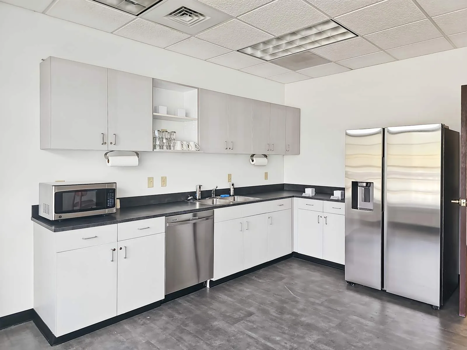Regus NC, Greensboro - Weybridge Ln, Kitchen, Greensboro, NC
